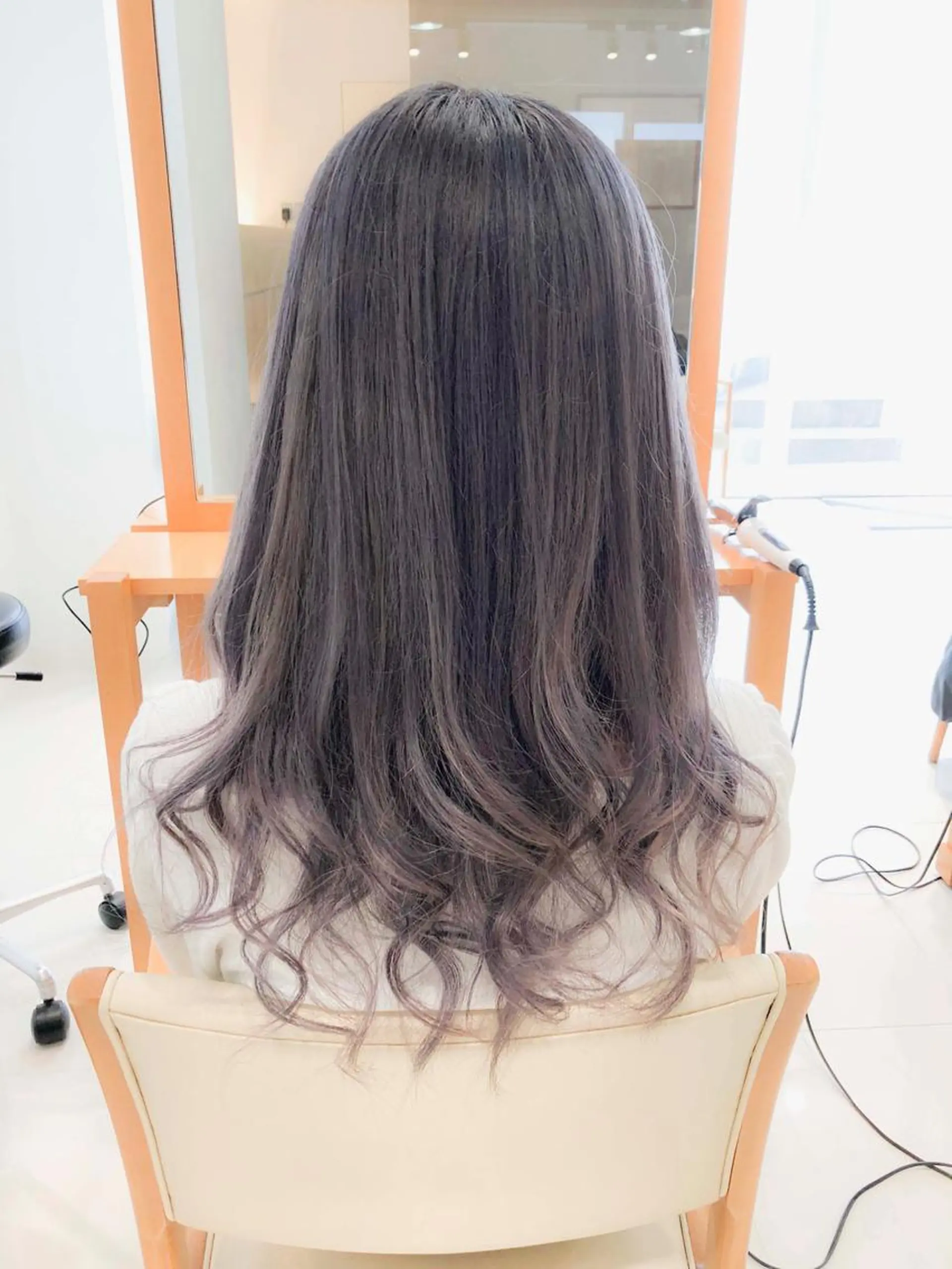 ロング カラー グレージュ ラベンダーカラー ラベンダーグレージュ ラベンダーグレー Days 透明感カラーのヘアスタイル