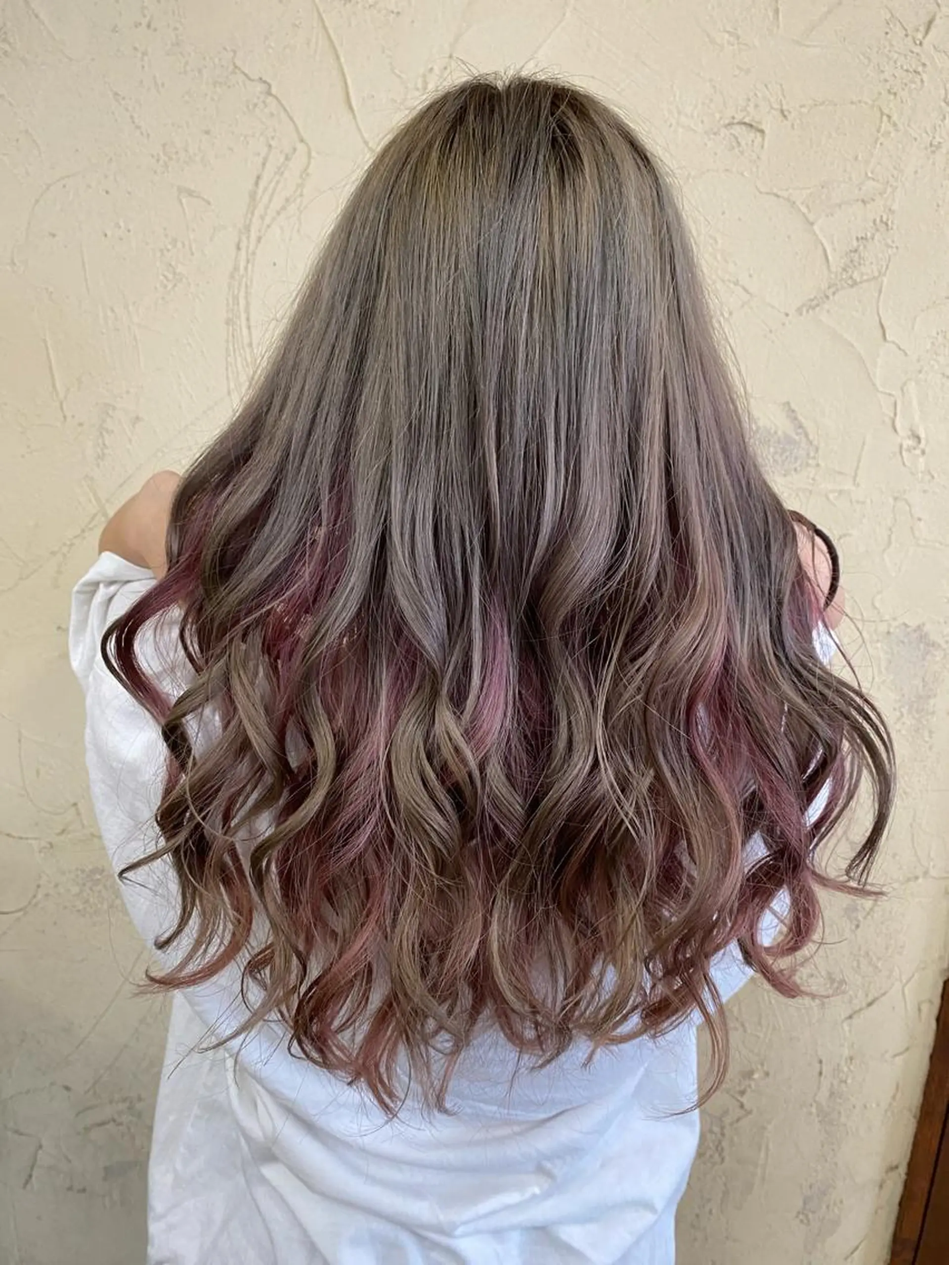 ロング 加藤 郁のヘアスタイル