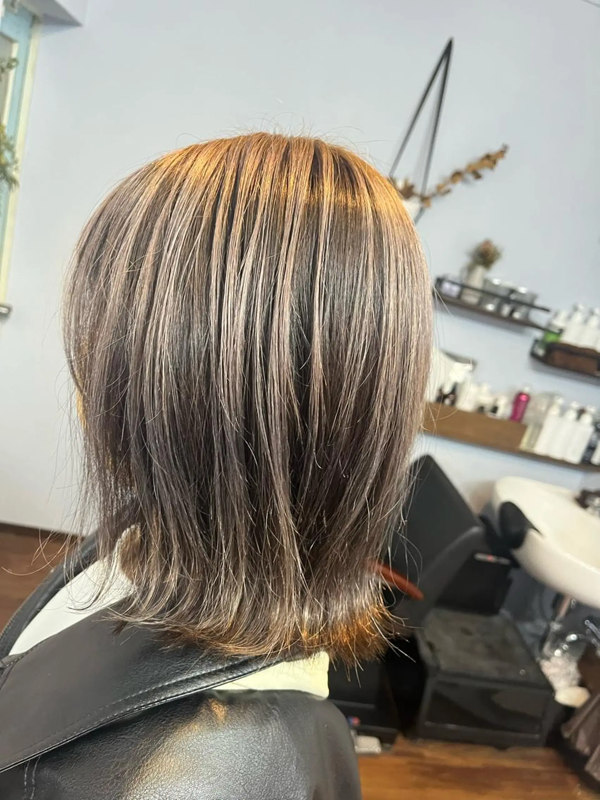 ミディアム カラー ショートボブ ボブレイヤー アッシュ バレイヤージュ ミストバング 原宿サロン代表 デザインカラー伊藤卓のヘアスタイル