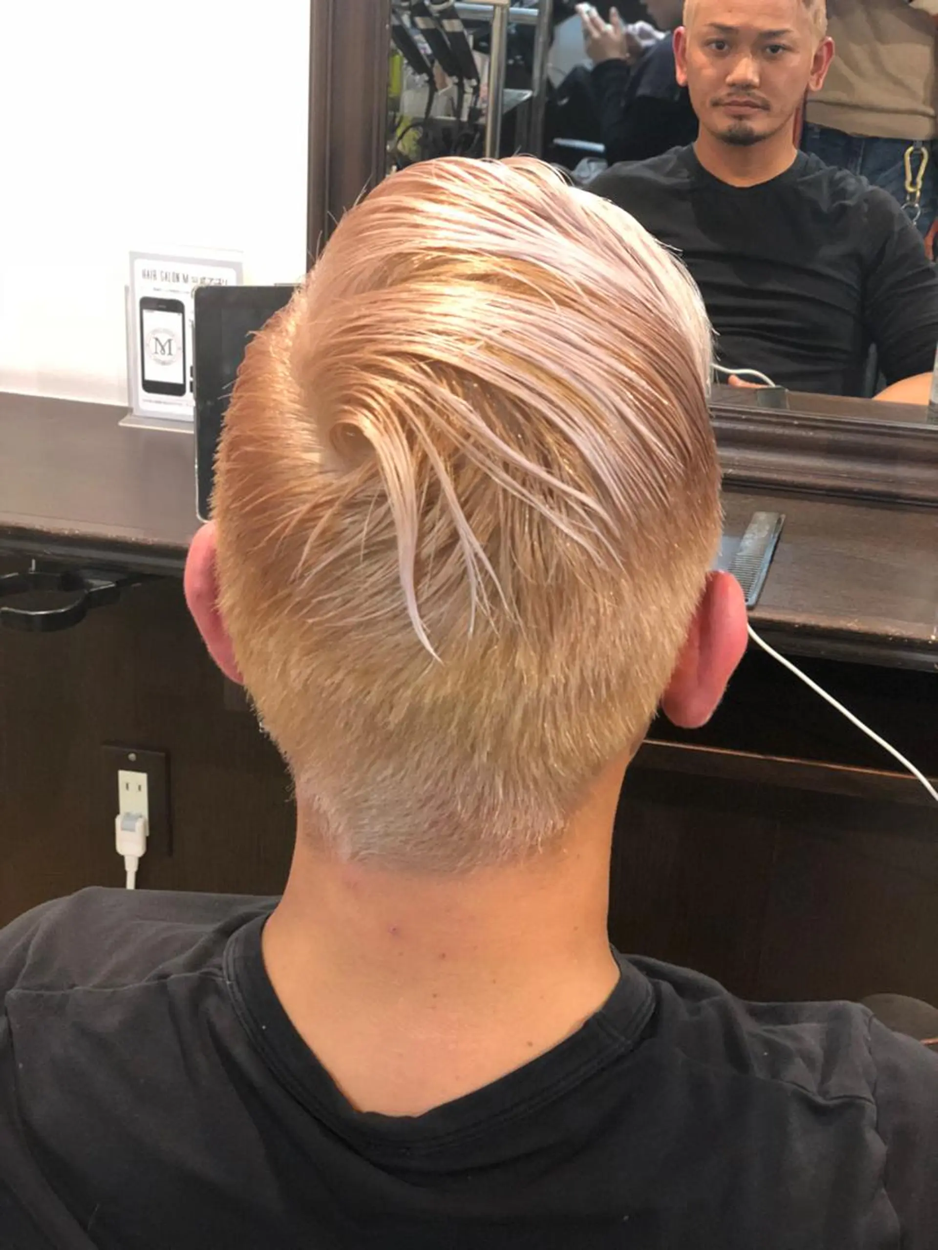 カラー Agu hair Lazuli所属・松本 マサシのヘアスタイル