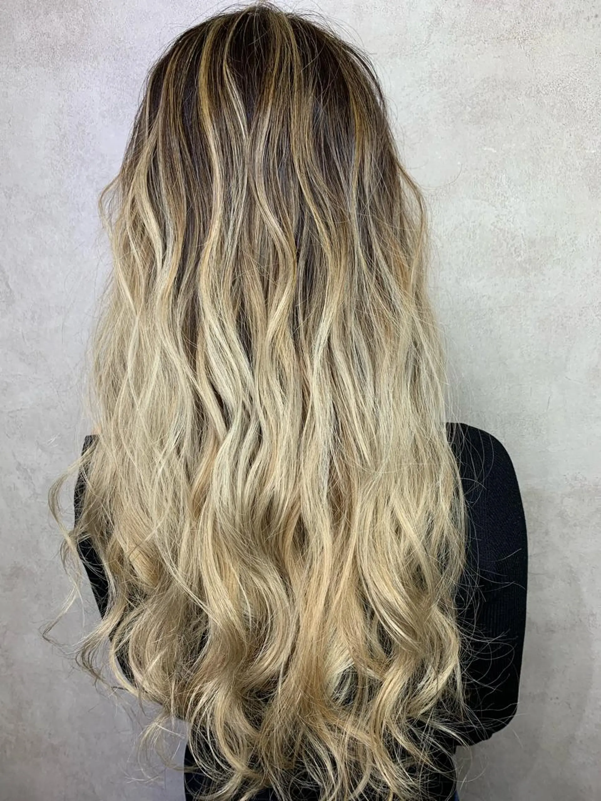 ロング BuzZ所属・西村 雄二/エクステのヘアスタイル