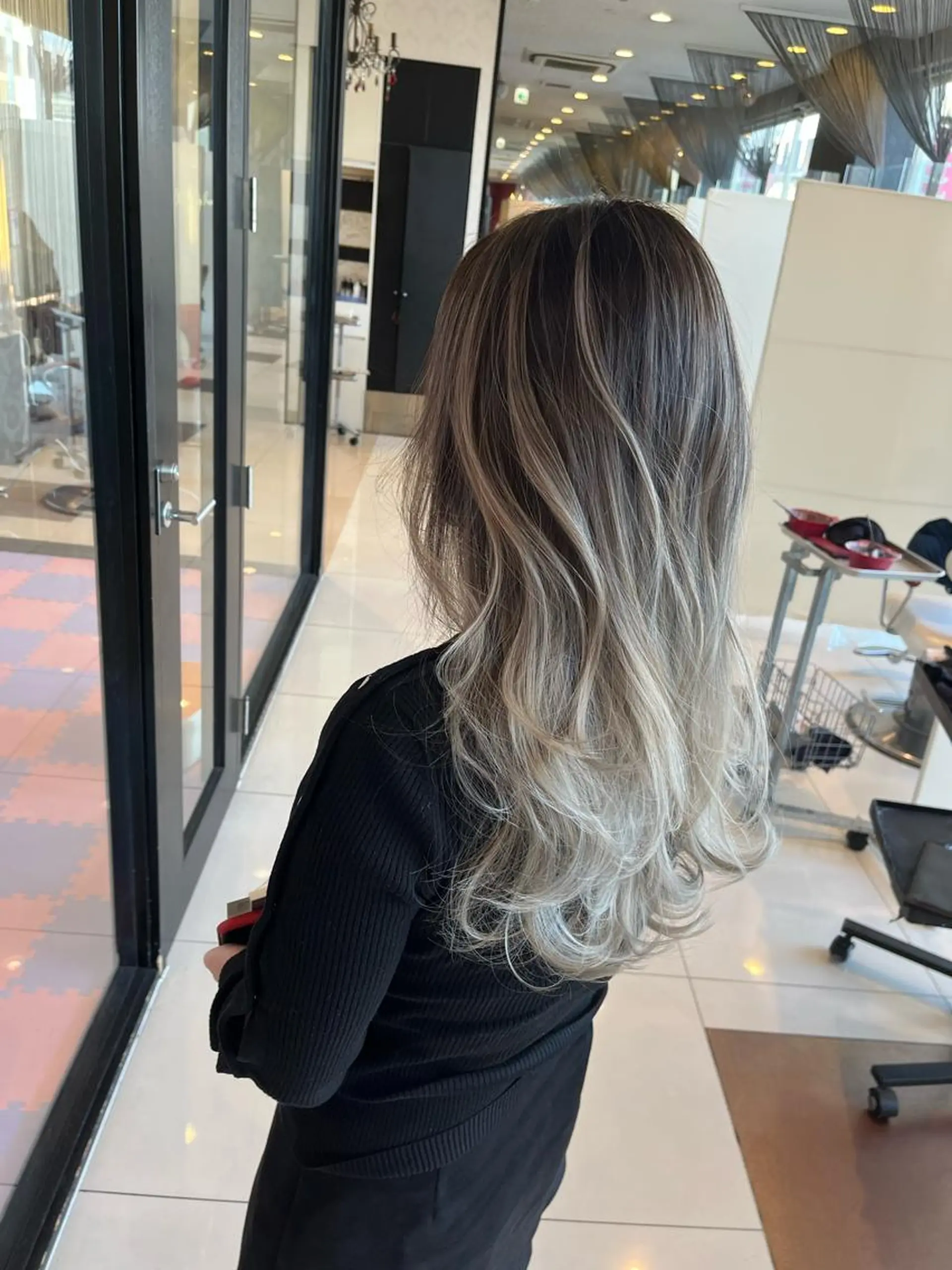 ロング カラー バレイヤージュ レイヤーカット ヘアカラー EARTH仙台荒井店所属・EARTH仙台荒井店 尾形  裕のヘアスタイル