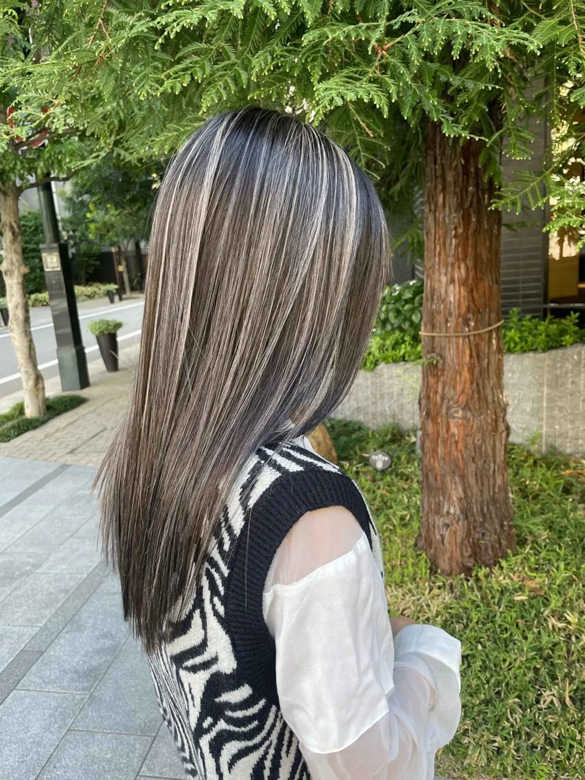 ロング アッシュ ボブ 外国人風カラー ハイライト レイヤーカット ヘアカラー Carpe Diem所属・安田和洋 ブリーチカラー特化のヘアスタイル
