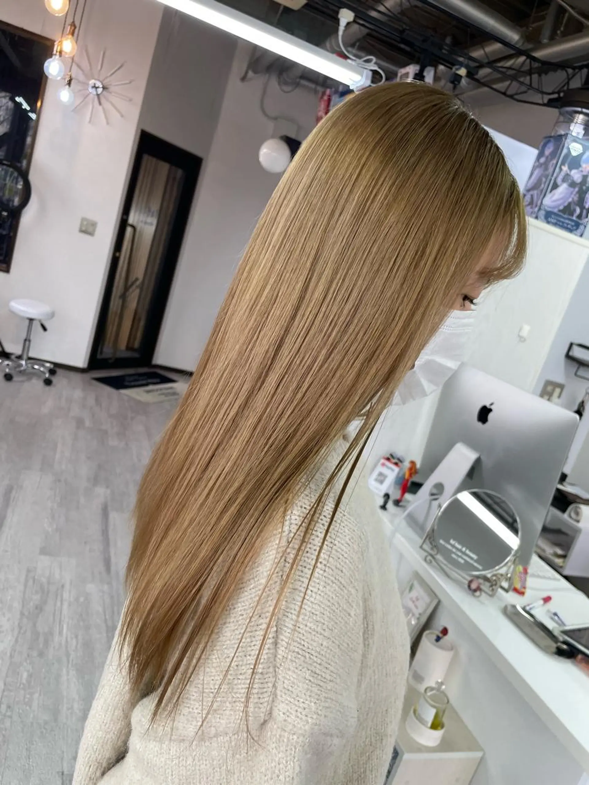 カラー ブロンド オノ アカネのヘアスタイル