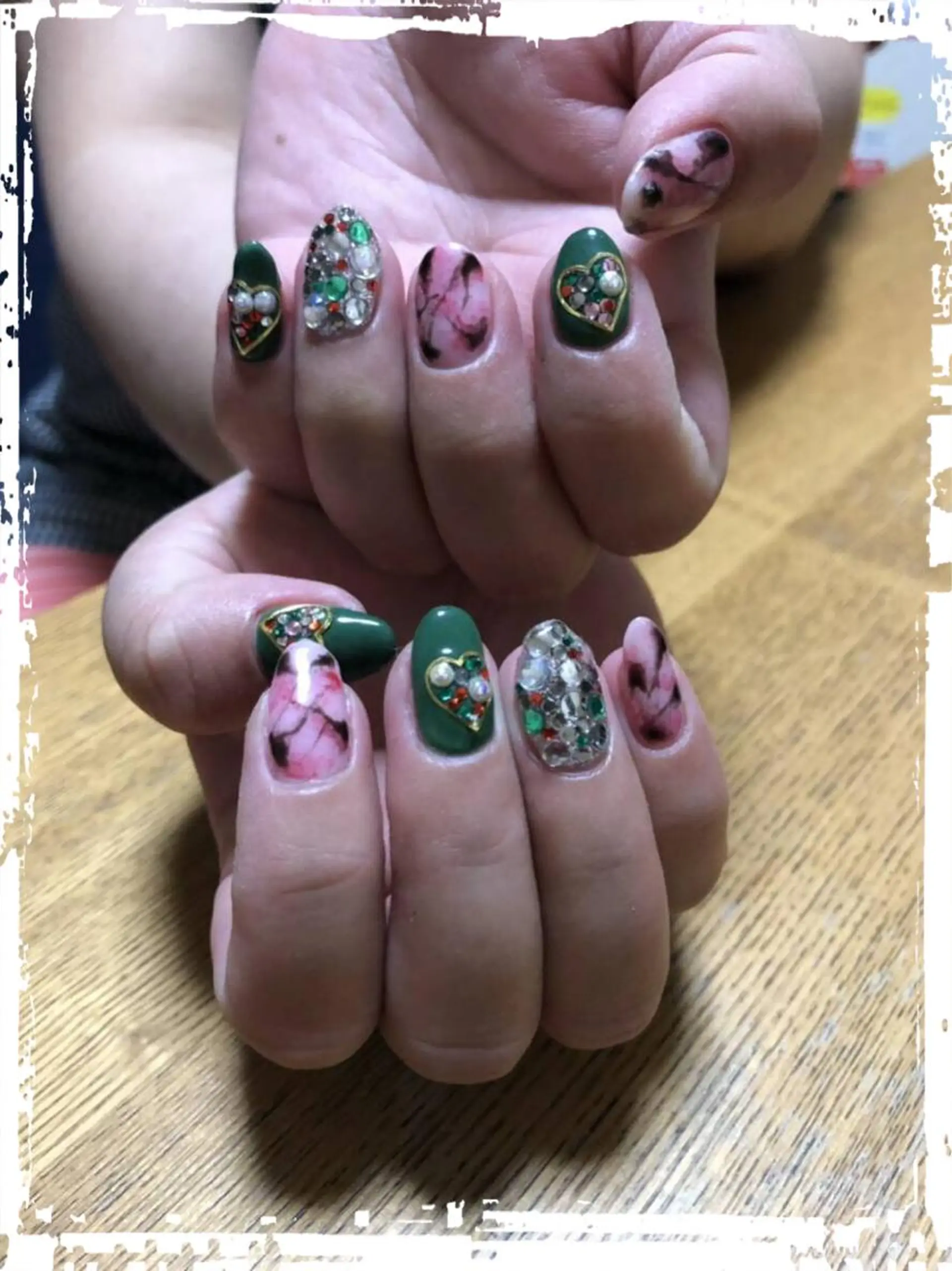 ネイル ECLAT エクラ所属・寺山 千鶴のネイルデザイン