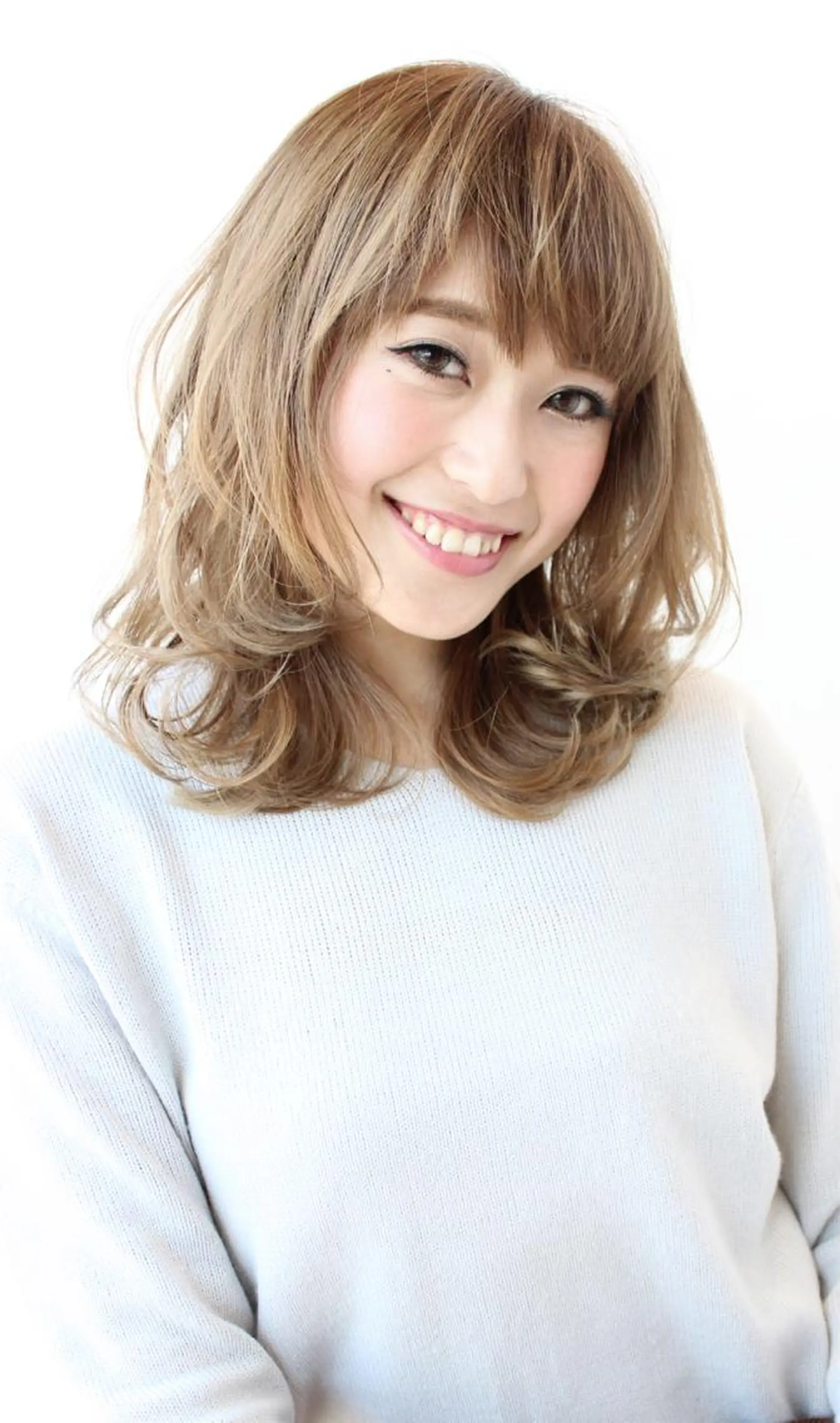 カラー グレージュ 🌹ハッシュカット、 レイヤー韓国ヘア🌹のヘアスタイル