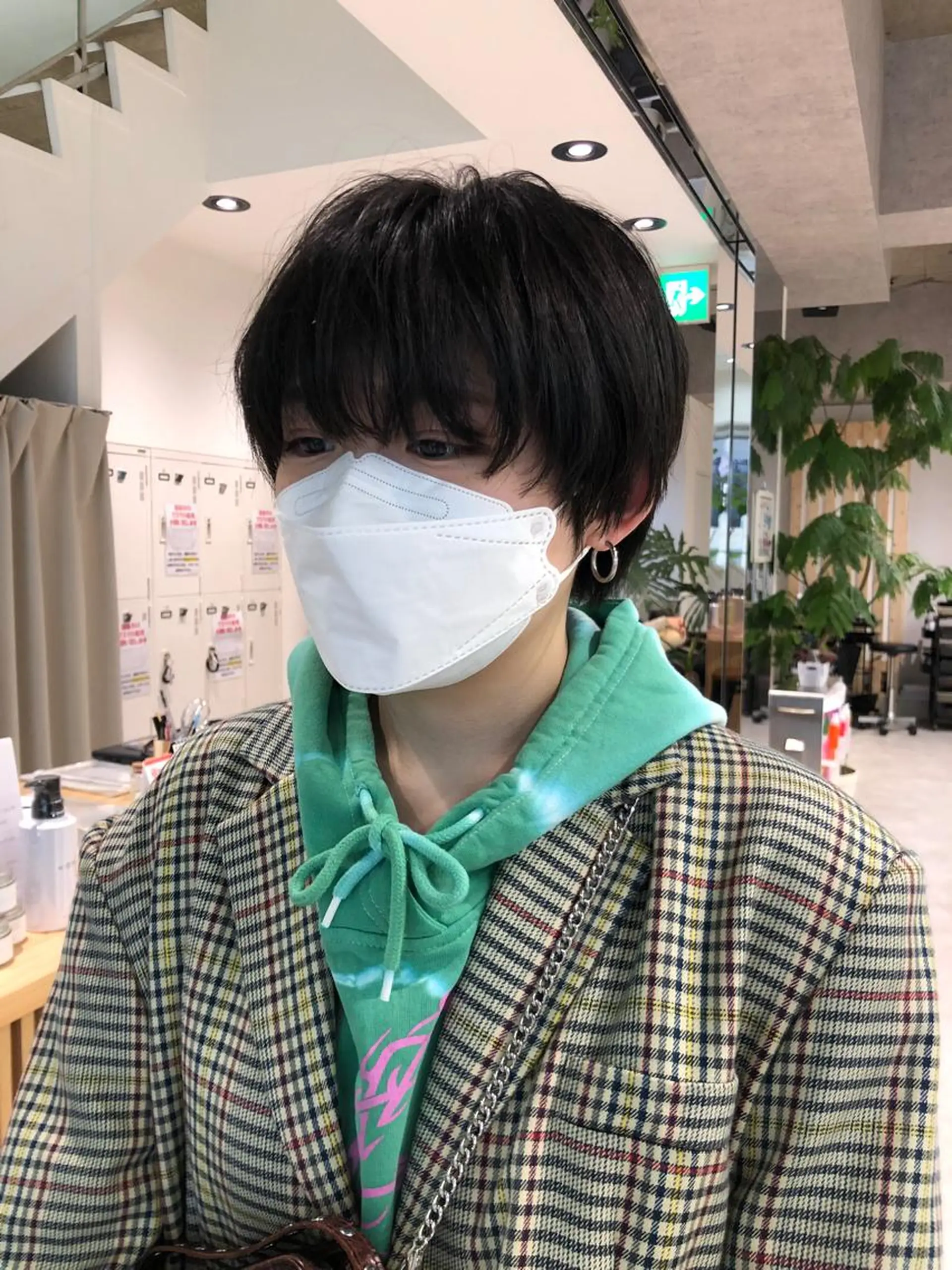 ショート カット レイヤー/顔まわり カット/地毛風カラーのヘアスタイル