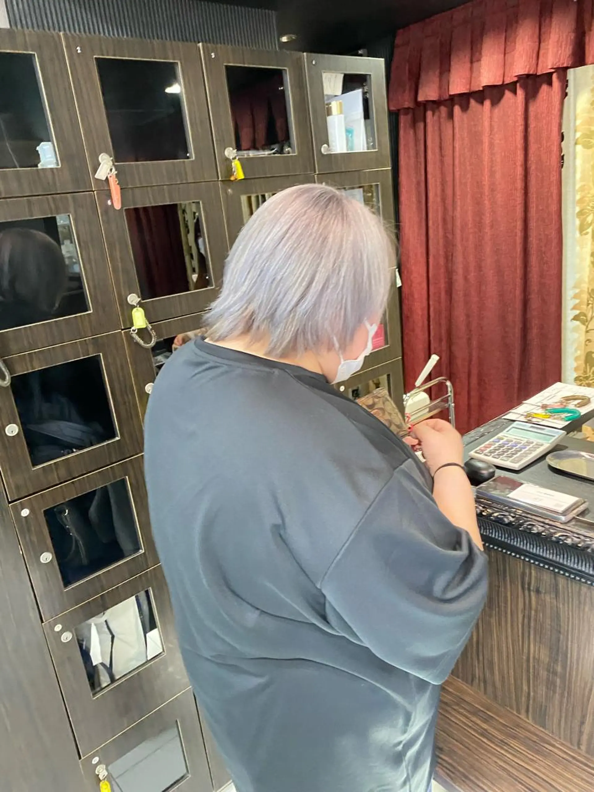 ミディアム カラー シルバー ホワイト/店長/カラ ー講師/錦糸町/岩崎のヘアスタイル