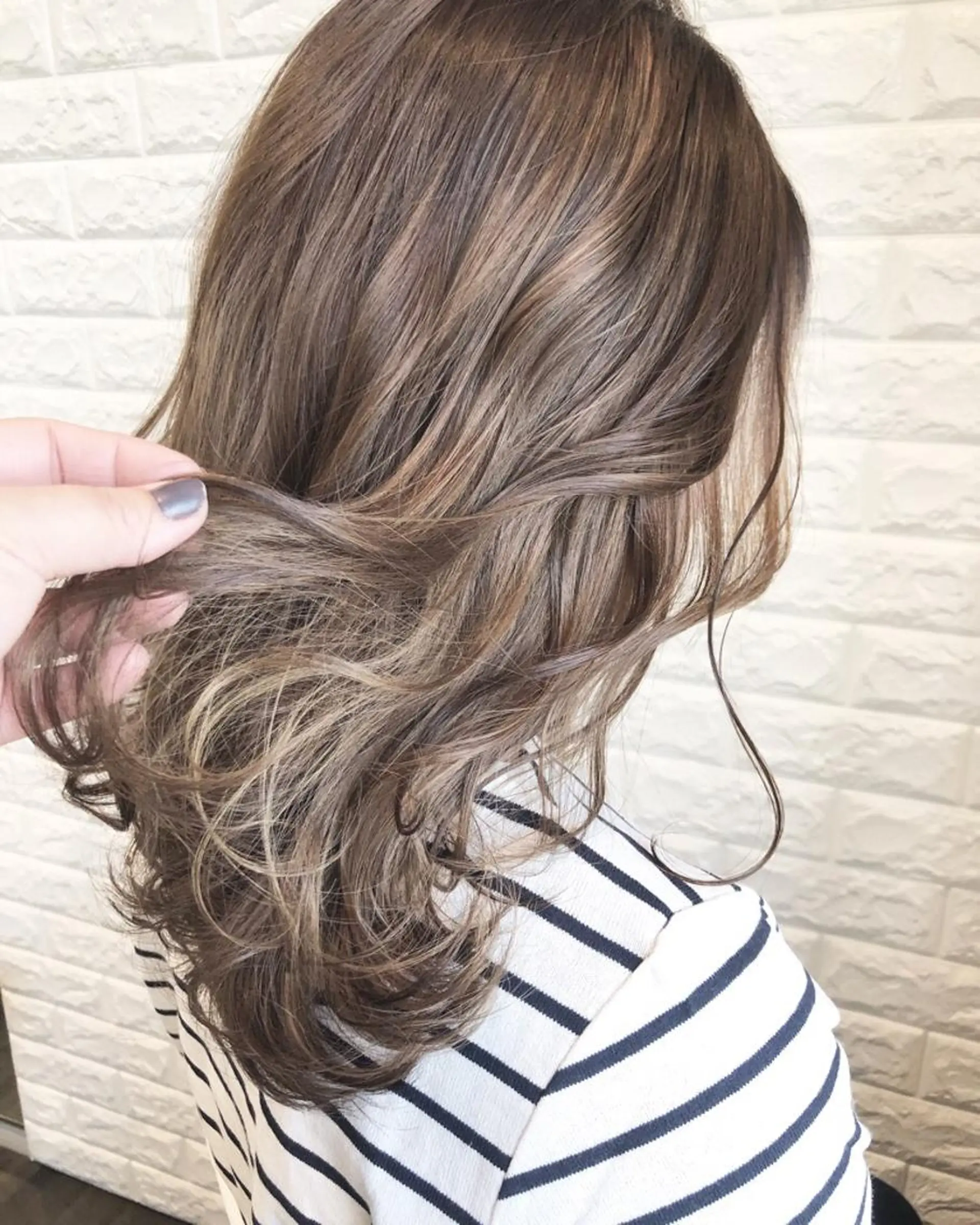 ミディアム カラー ブラウンカラー 西本 夏美のヘアスタイル