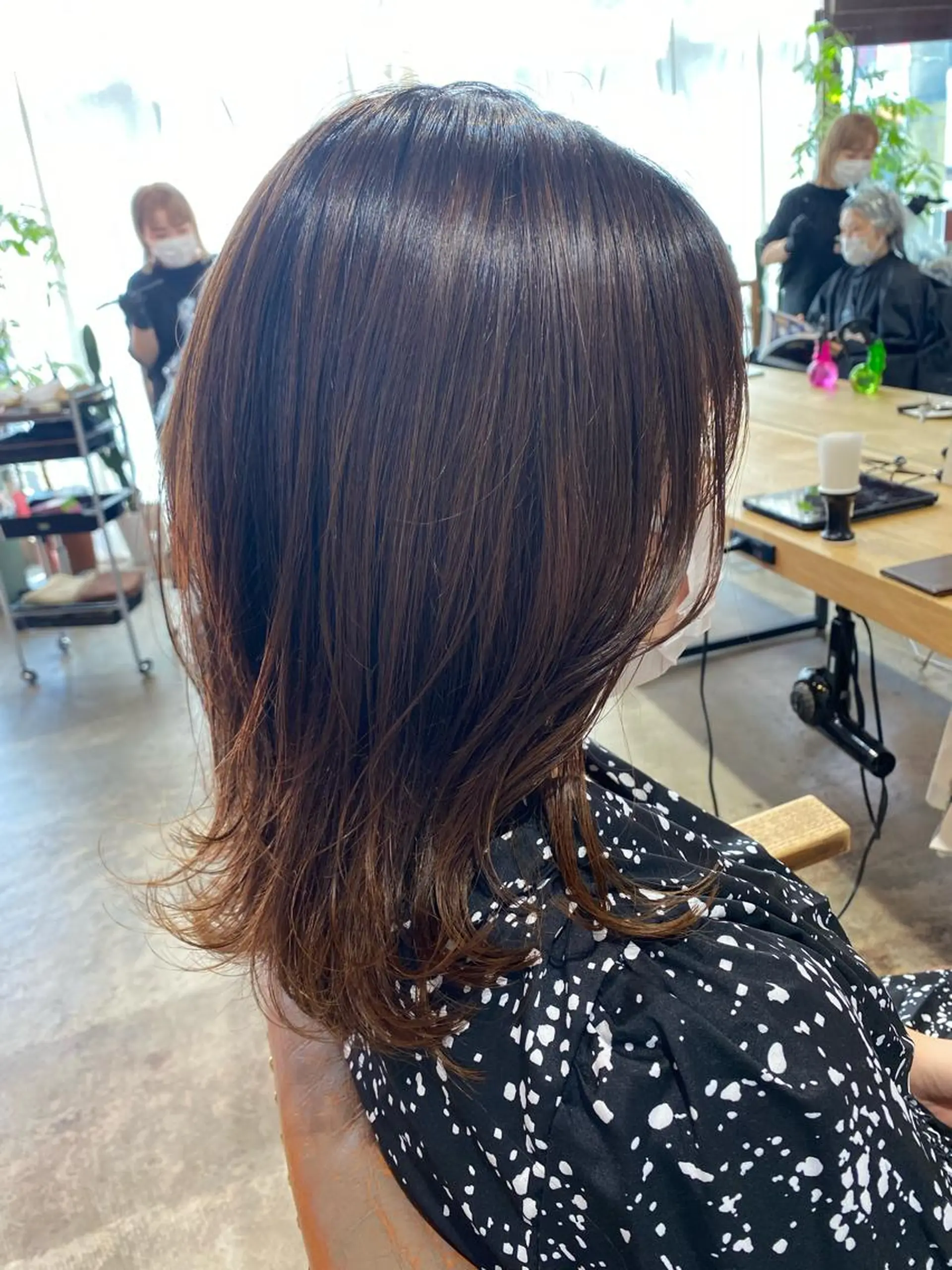 ミディアム 小日向 沙織のヘアスタイル