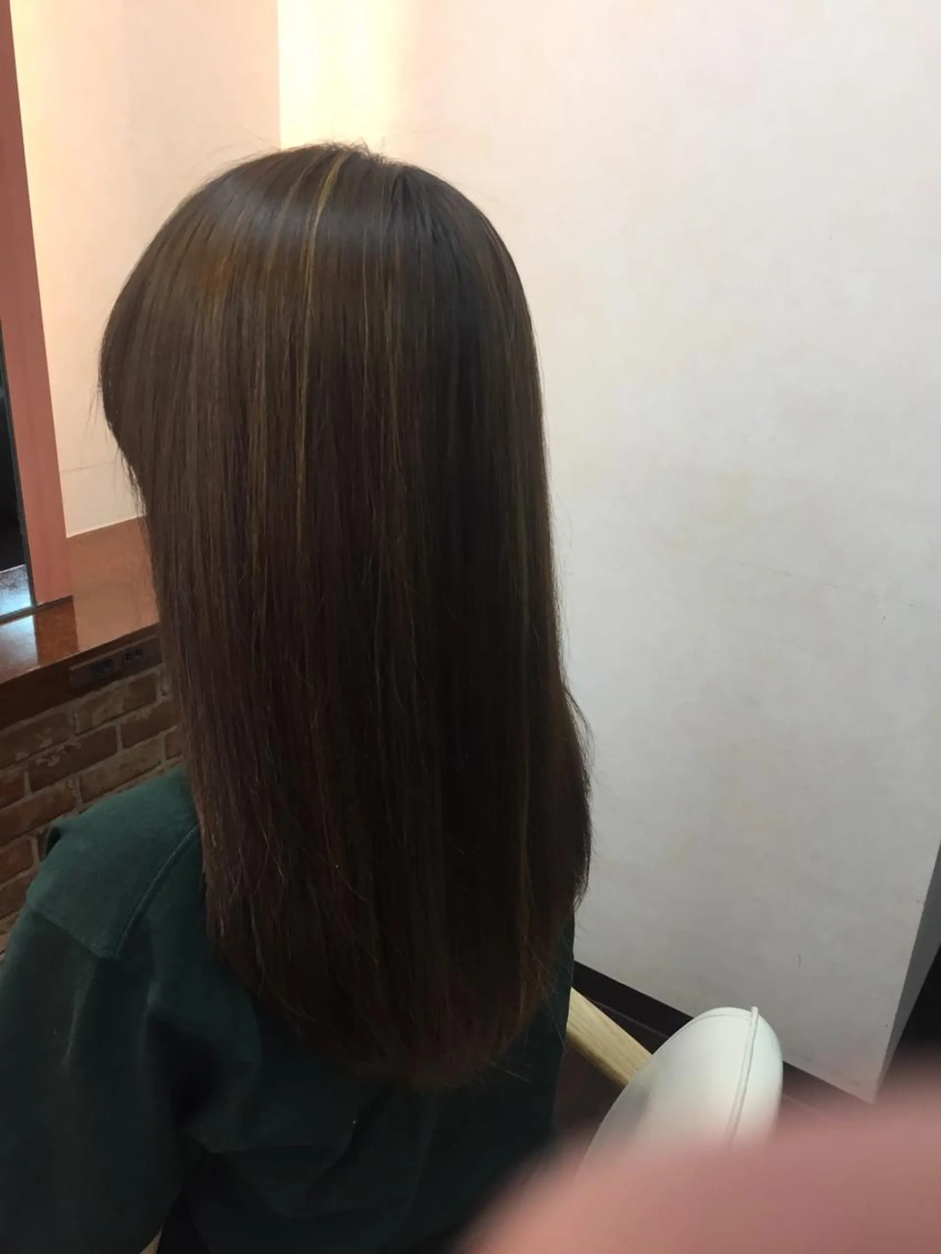 セミロング カラー パーマ 桧山 真のヘアスタイル