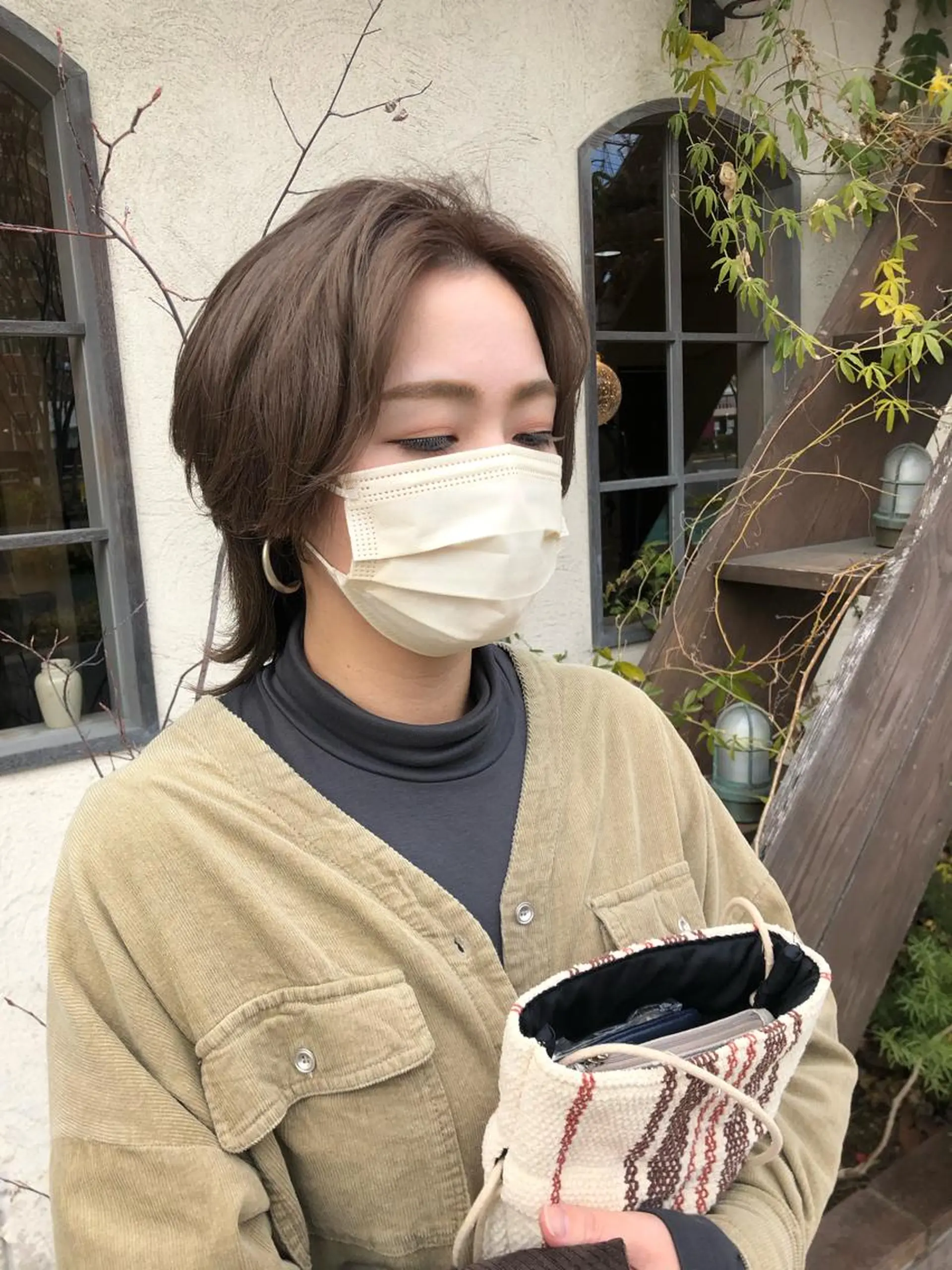 ミディアム カラー ブリーチ グレージュ ウルフカット ヘアカラー トリートメント rocca所属・鮫島 連のヘアスタイル