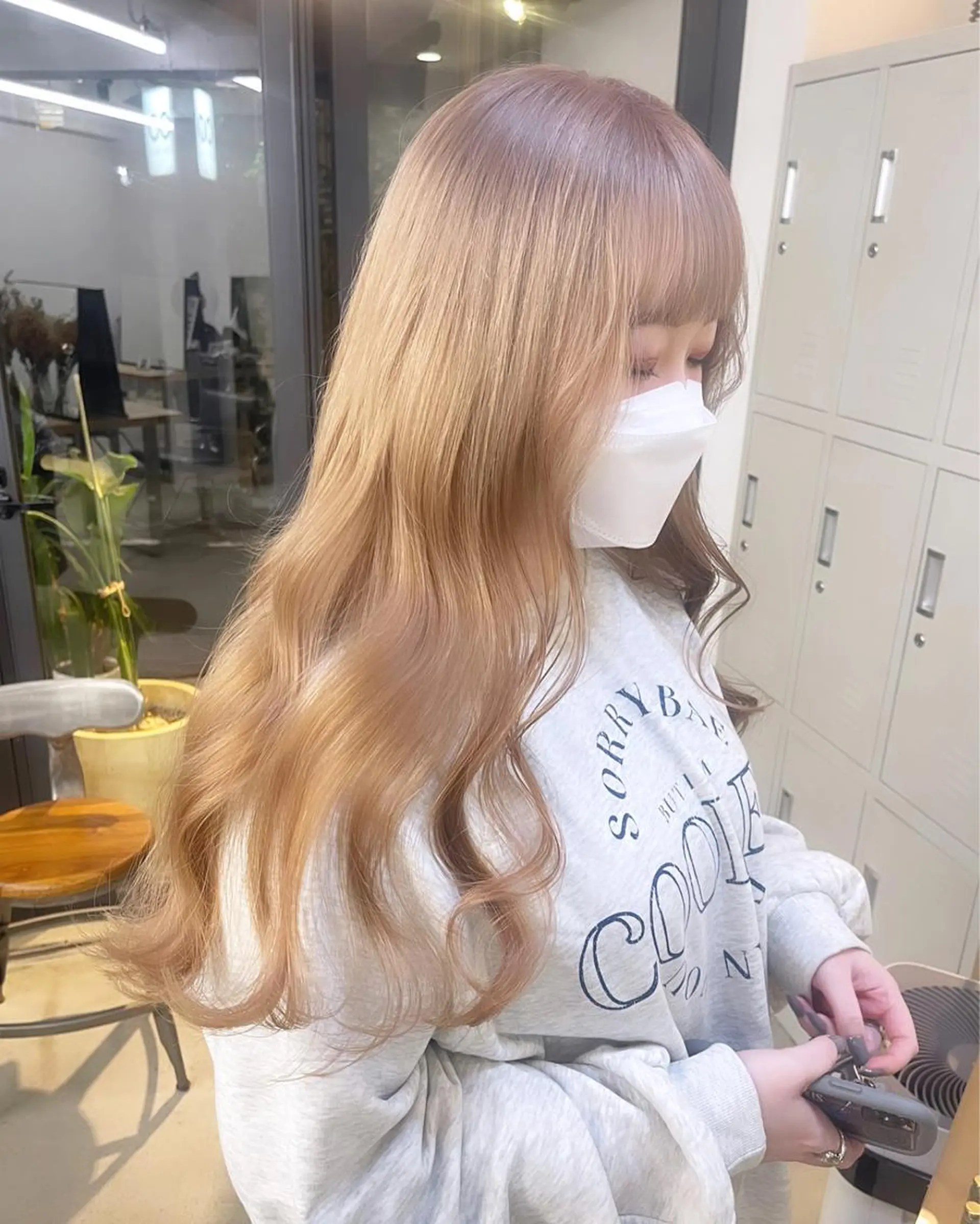 ロング カラー ベージュカラー ブリーチ ミルクティーベージュ ヘアカラー トリートメント 渋谷ケアブリーチ Suuのヘアスタイル