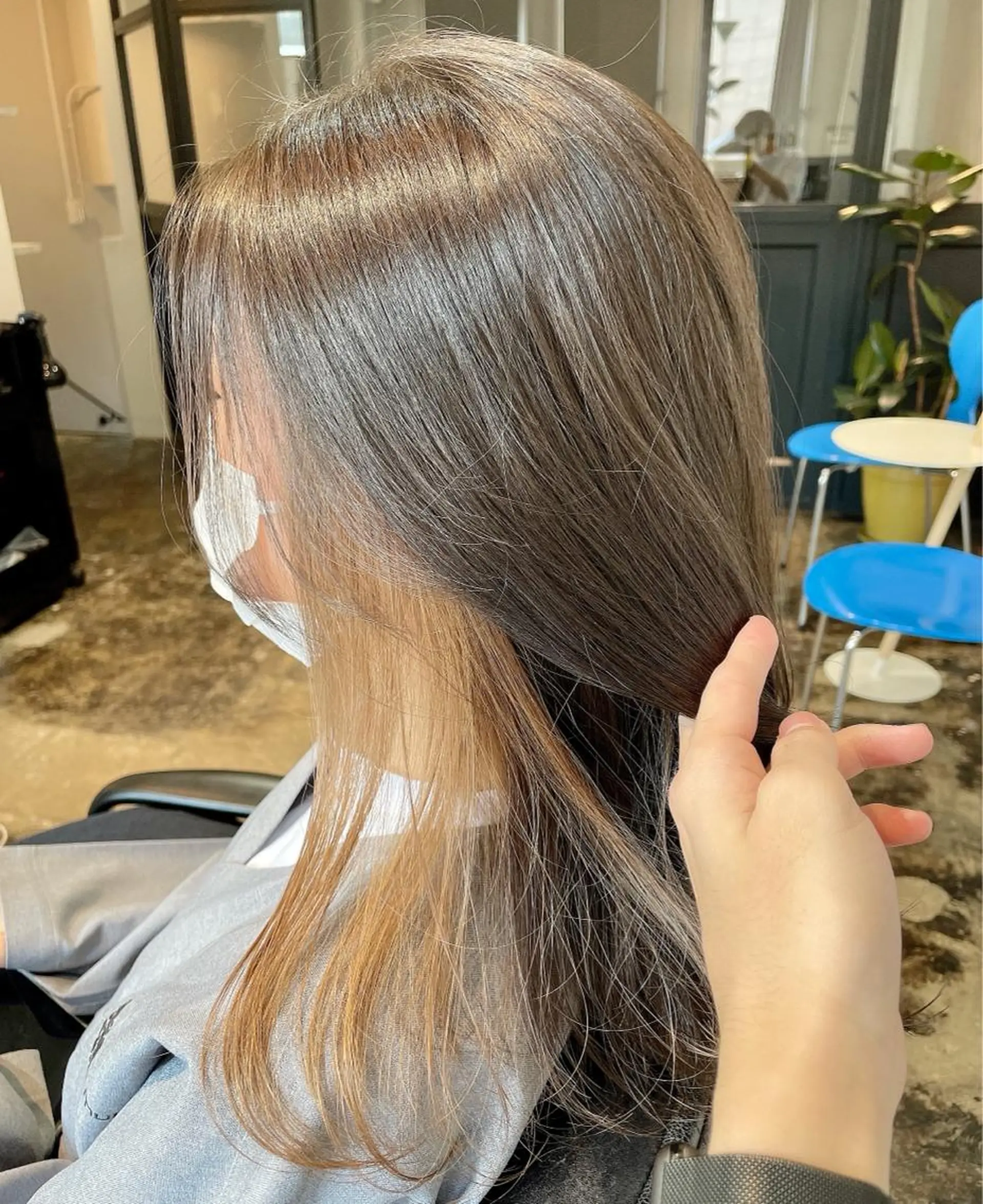 ミディアム カラー ベージュカラー イヤリングカラー 元町神戸 國井椋介のヘアスタイル