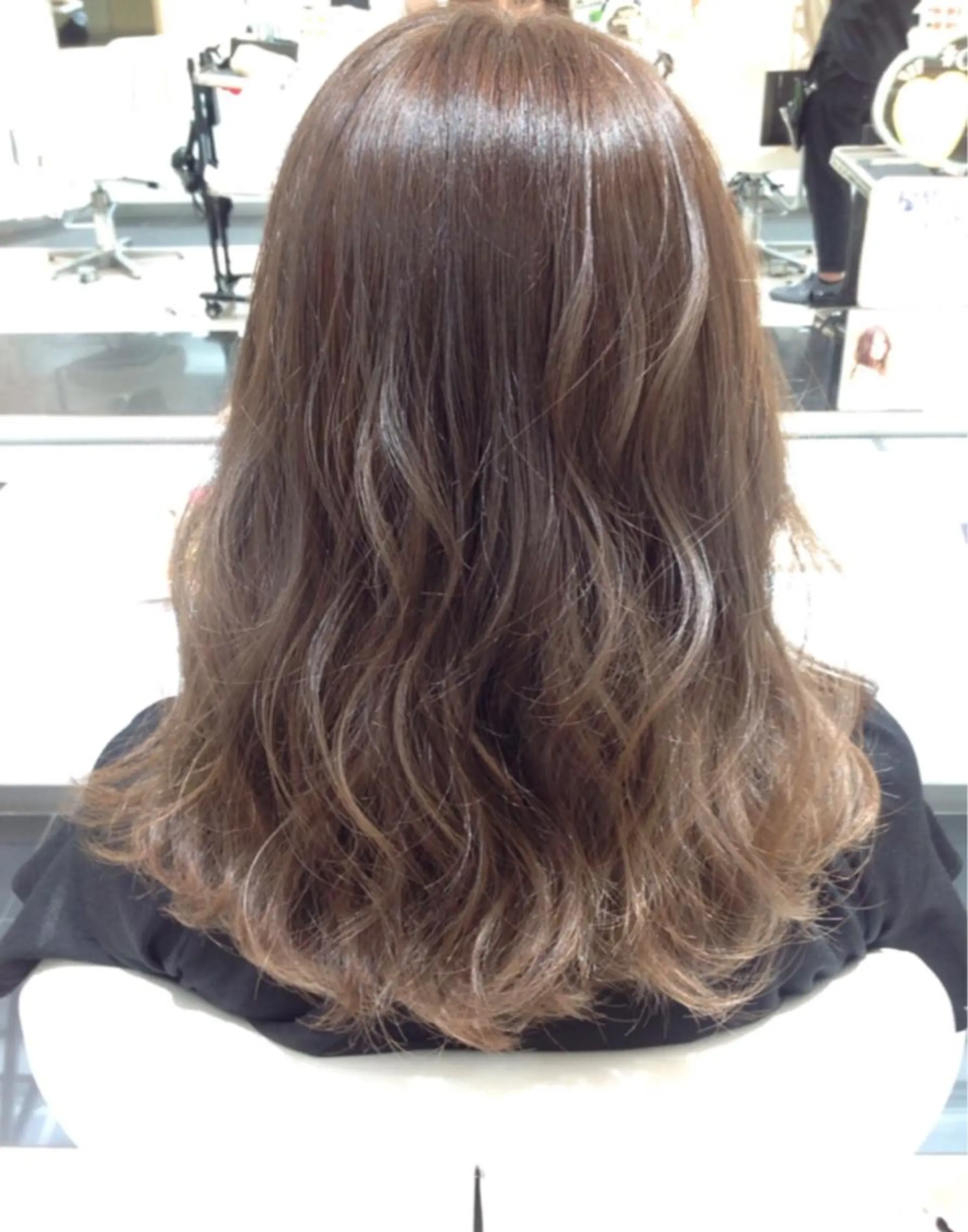 ミディアム カラー ベージュカラー イルミナカラー ミルクティーベージュ ヘアカラー トリートメント 透明感カラー 松田晃代のヘアスタイル