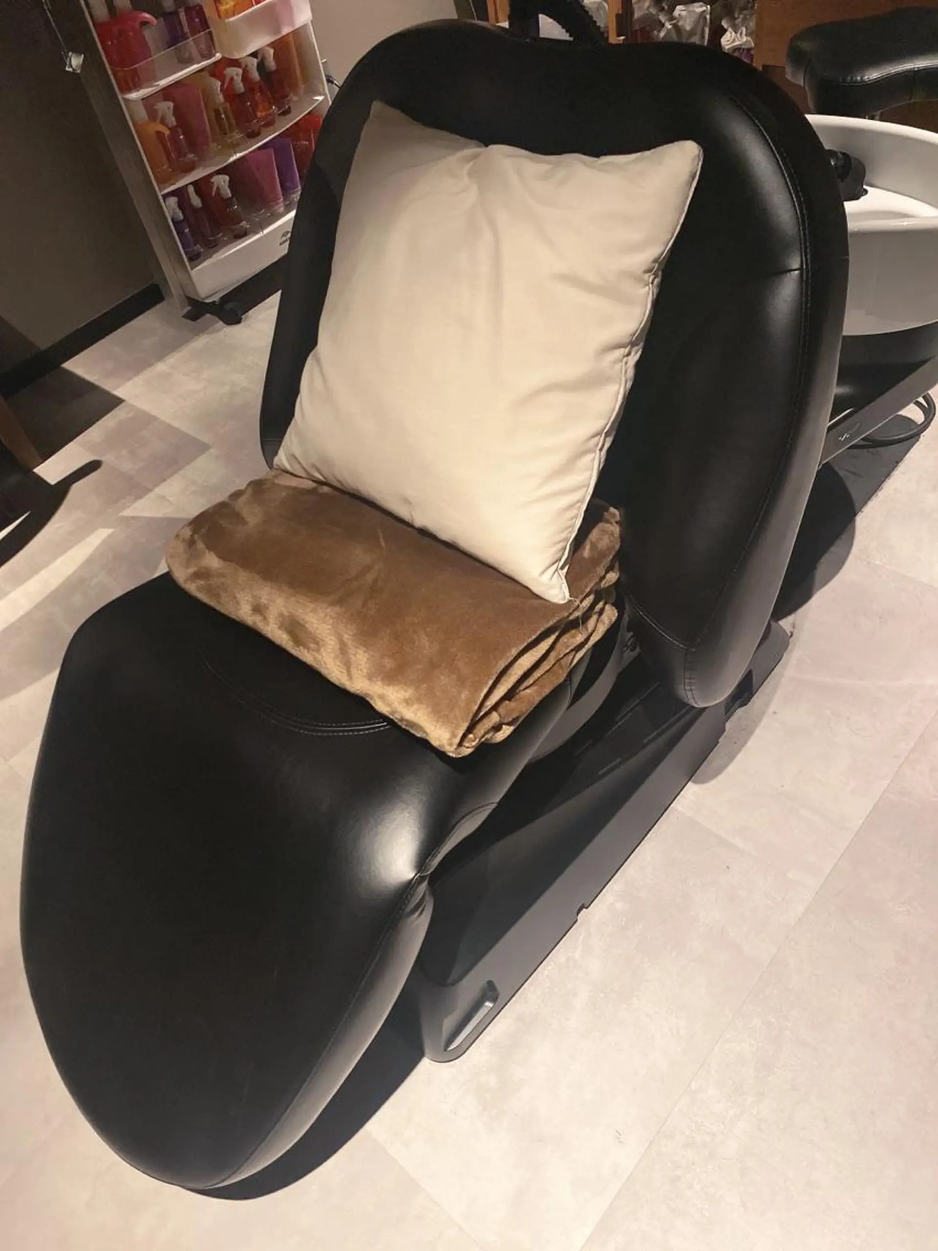 Niche 西梅田所属・スパニスト 上林のヘアスタイル