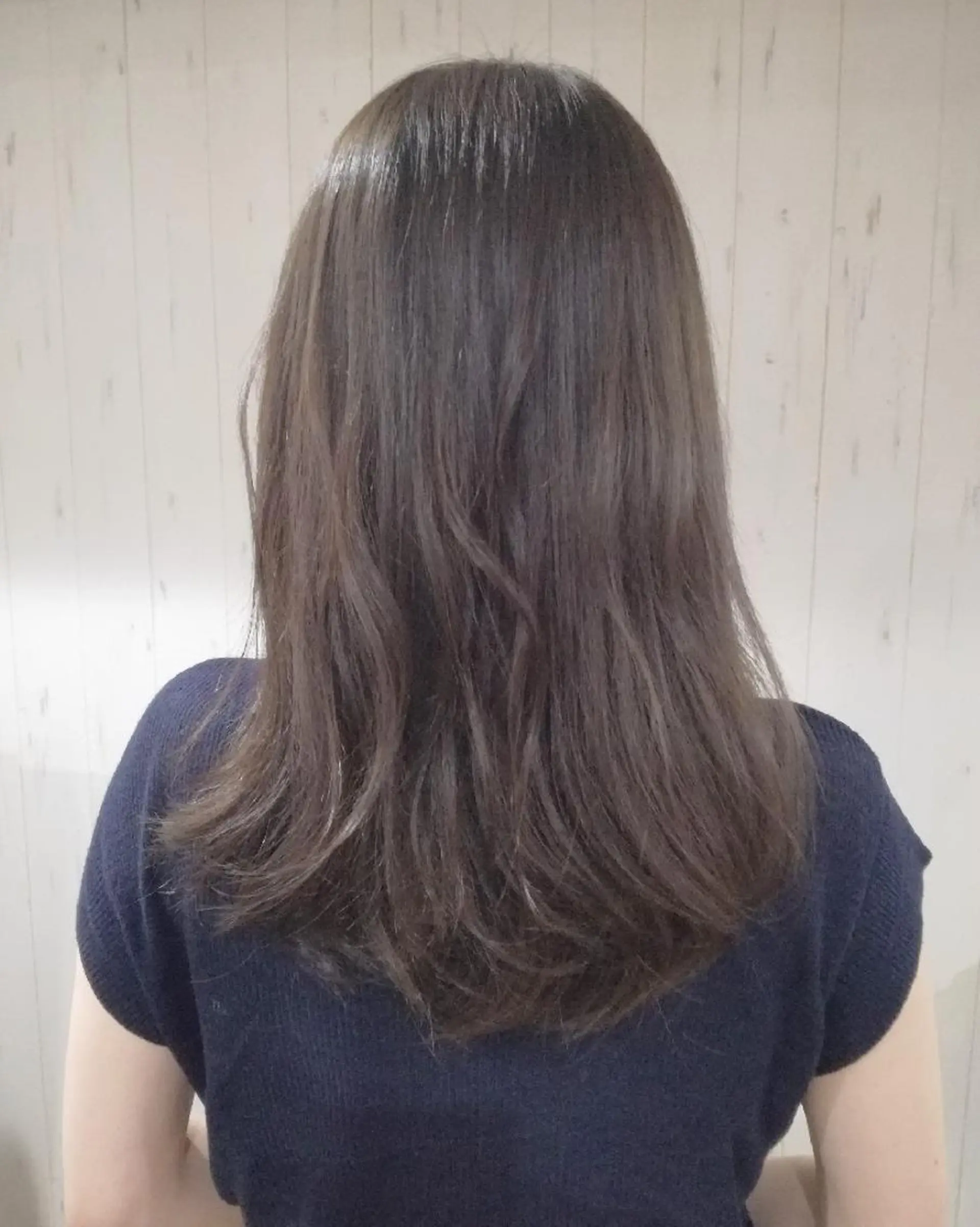 セミロング カラー アッシュ アッシュグレー アッシュグレージュ グレージュ 西川 敏夫のヘアスタイル