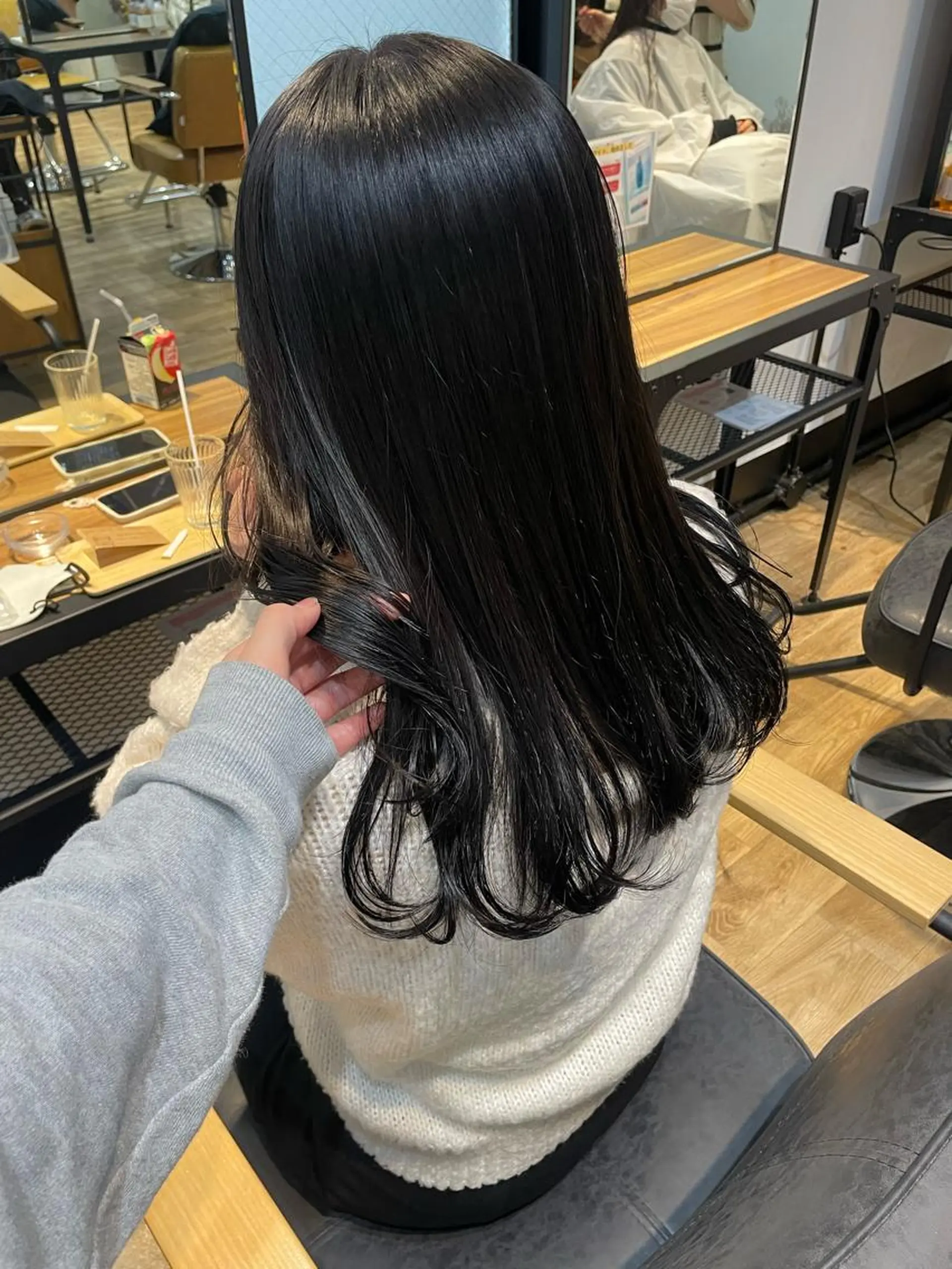 セミロング Megu/ベージュ/ 透明感カラーのヘアスタイル