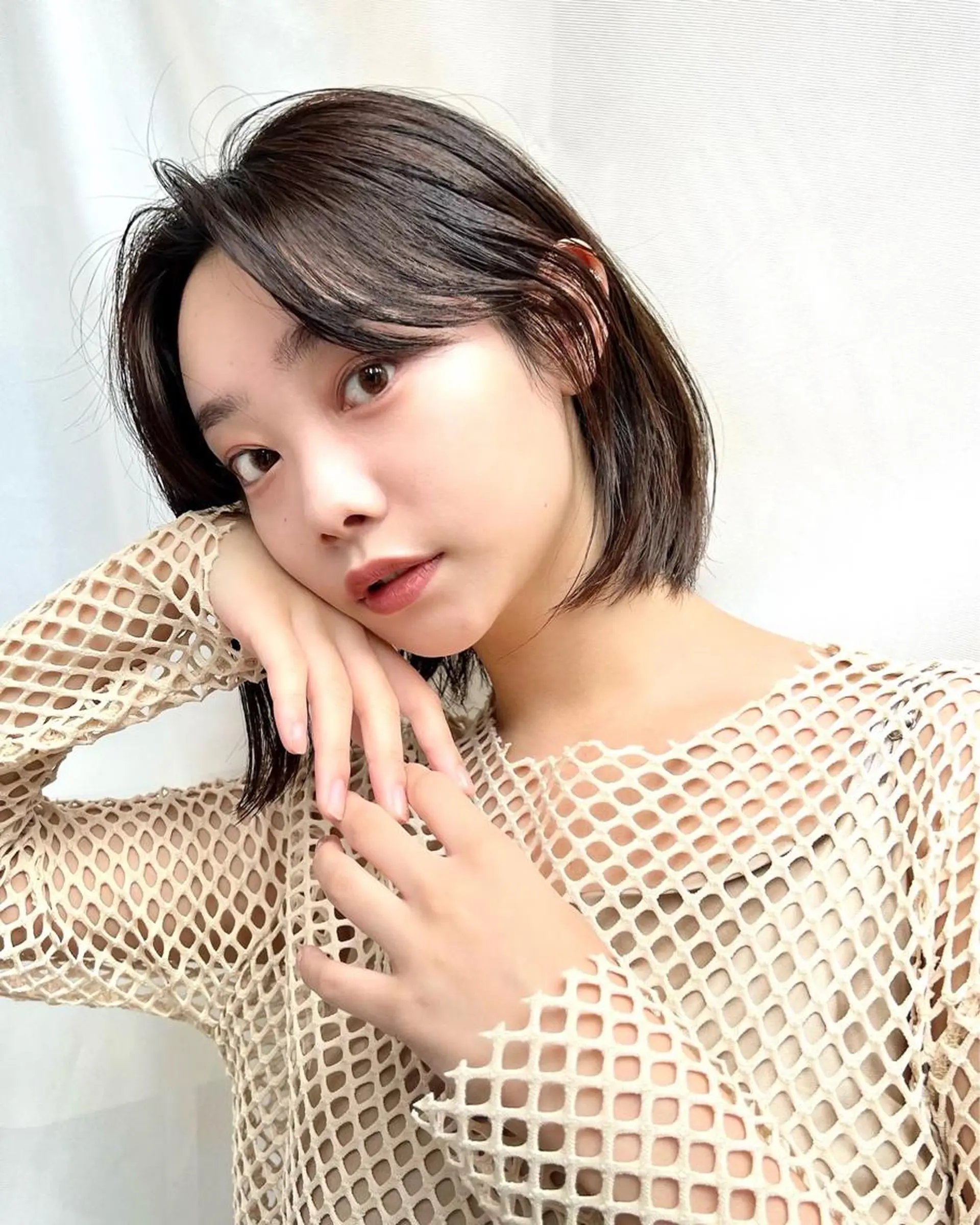 ミディアム カラー 切りっぱなしボブ ブリーチ グレージュ イルミナカラー インナーカラー カット ヘアカラー トリートメント レイヤー専門家 ダブルカラー修のヘアスタイル