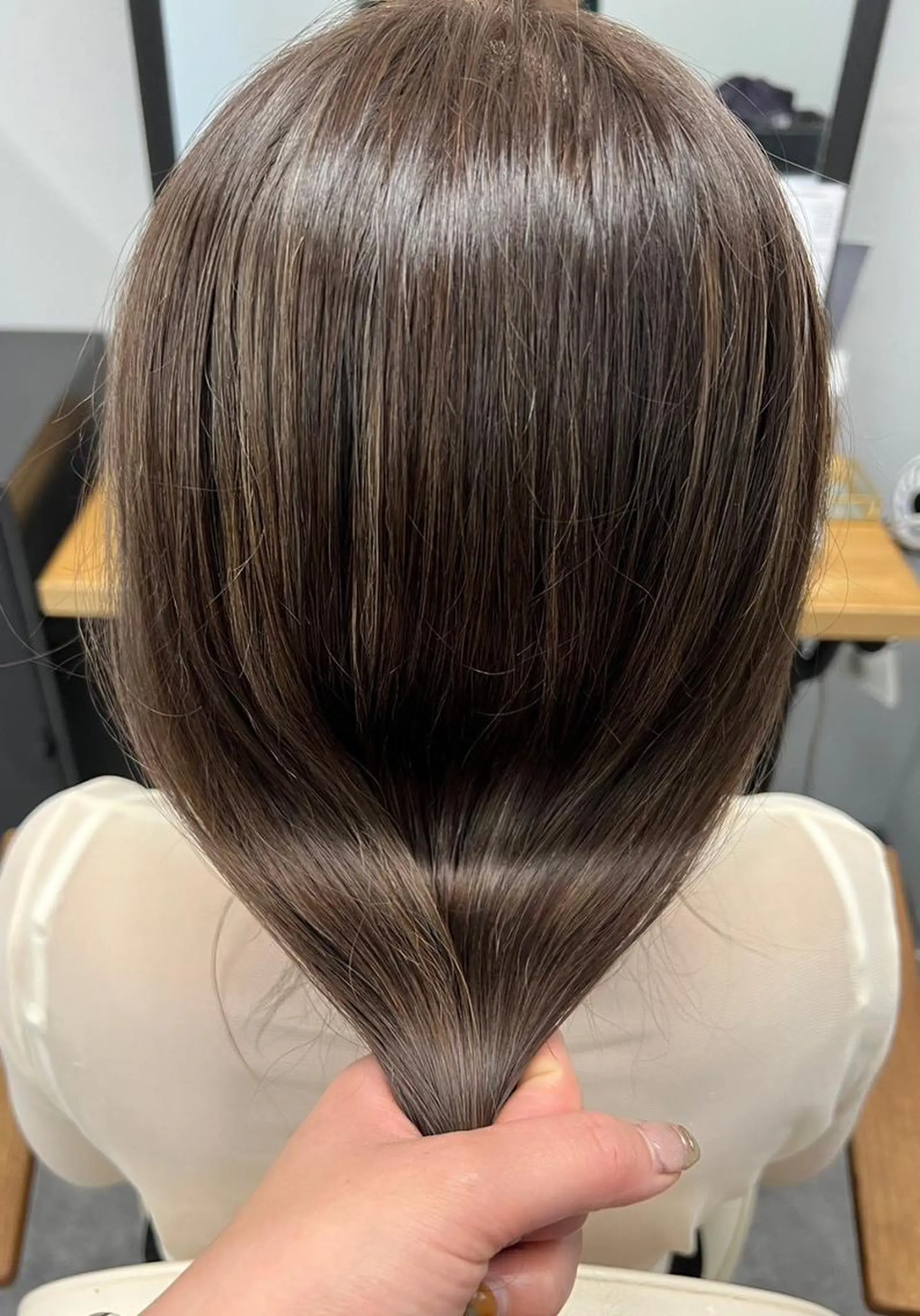 セミロング アッシュ ミストバング パープルカラー ボブ デート N° aria 三軒茶屋のヘアスタイル