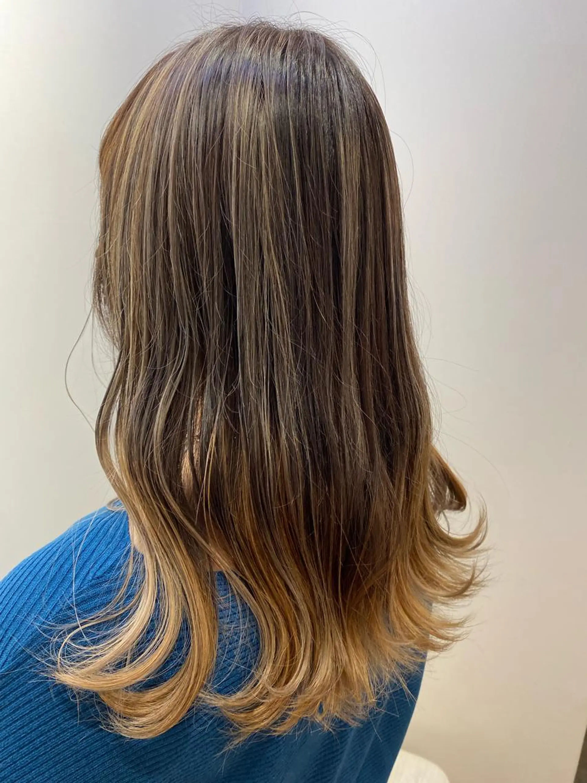 ロング カラー バレイヤージュ ベージュカラー レイヤーカット ハイライト/ブリーチ バレイヤージュ関佳祐のヘアスタイル