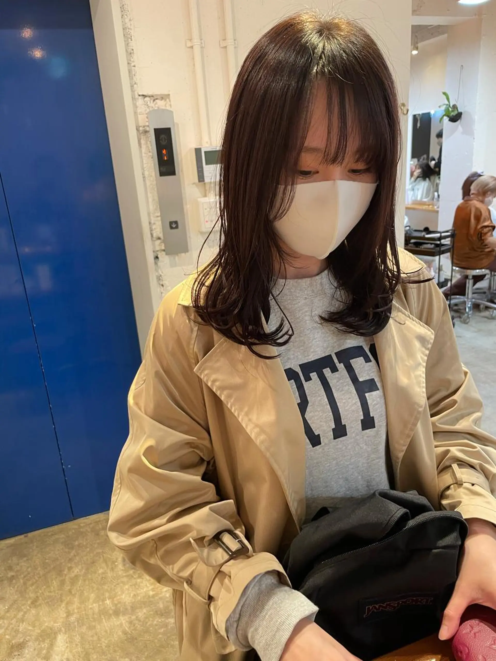 ミディアム カット トリートメント MIOベージュカラー 柔らかいカラーのヘアスタイル