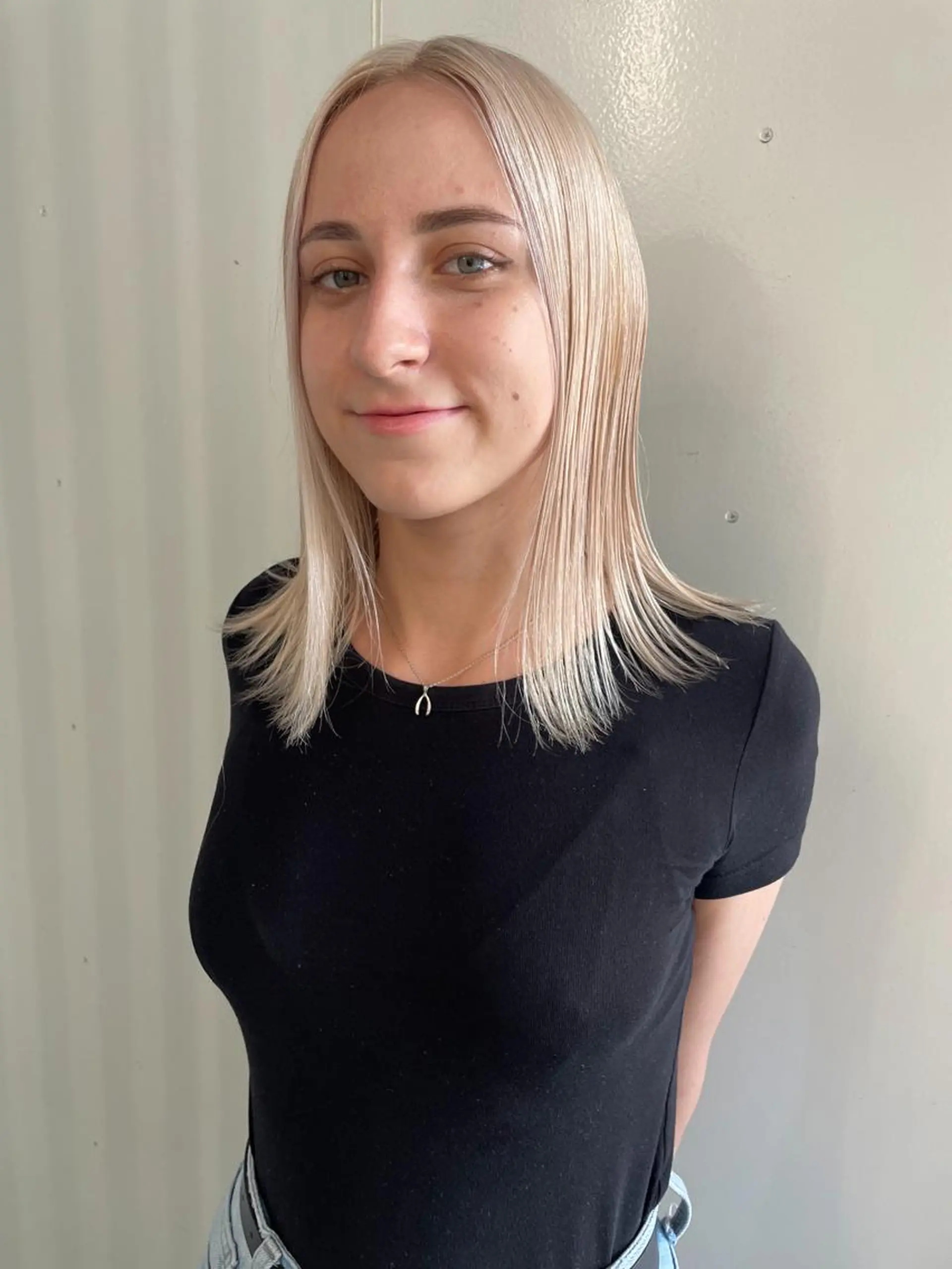 セミロング カラー ヘアカラー yurika☁️ 似合わせ｜レイヤーのヘアスタイル