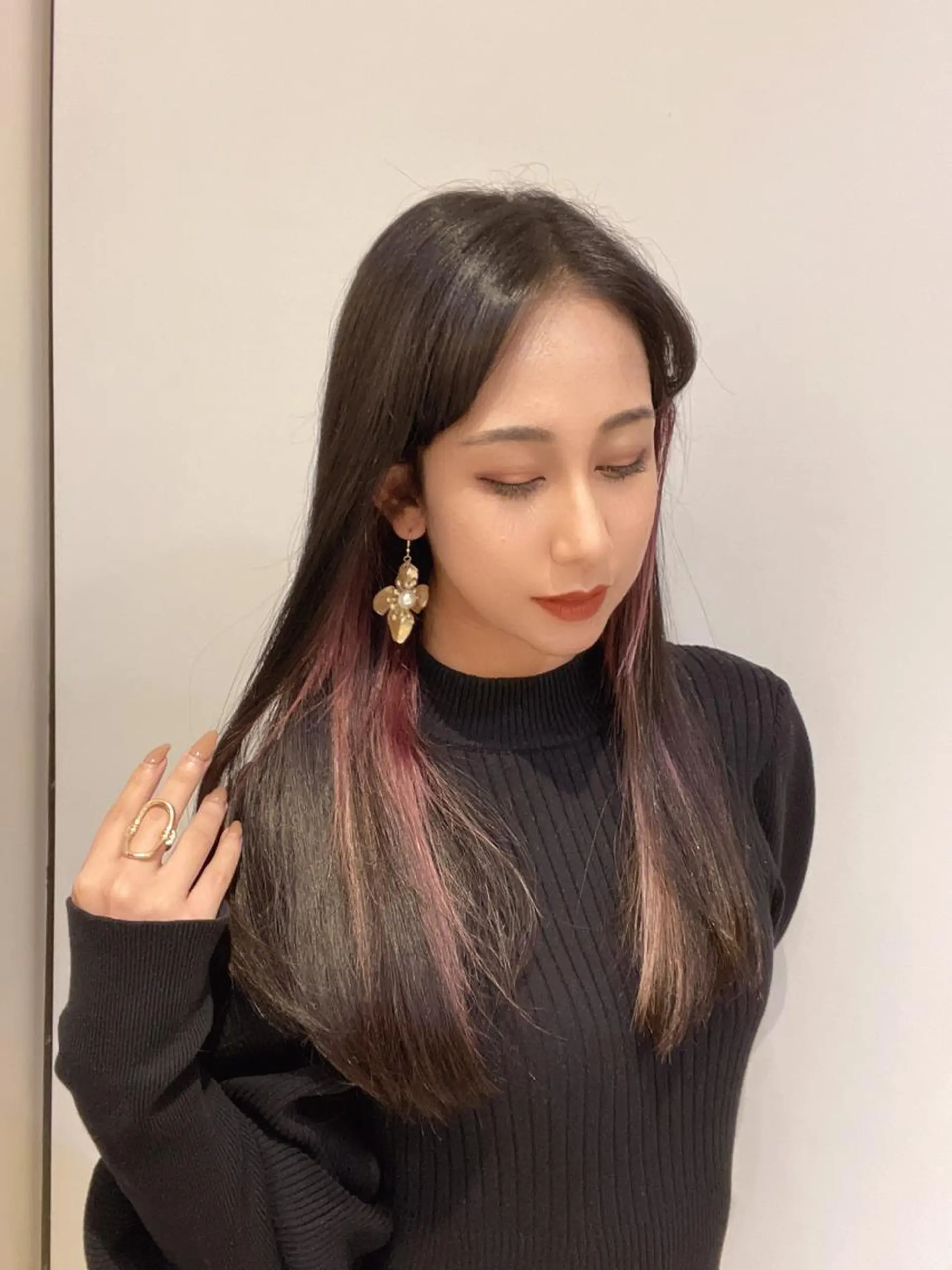 ロング カラー イヤリングカラー インナーカラー matiz マティス　表参道所属・💜アンブレラカラー 髪質改善　丸尾】のヘアスタイル