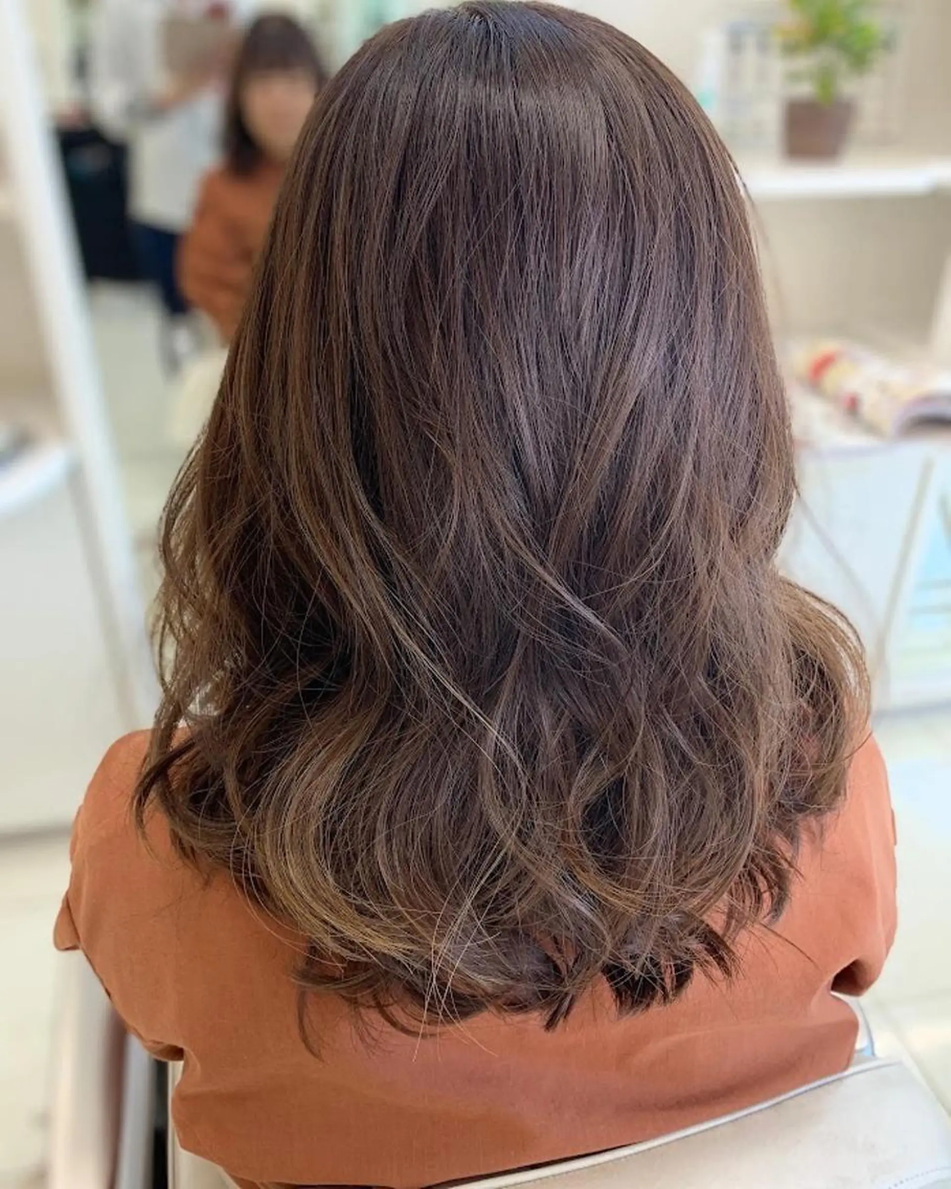 カラー 宍倉 実華のヘアスタイル