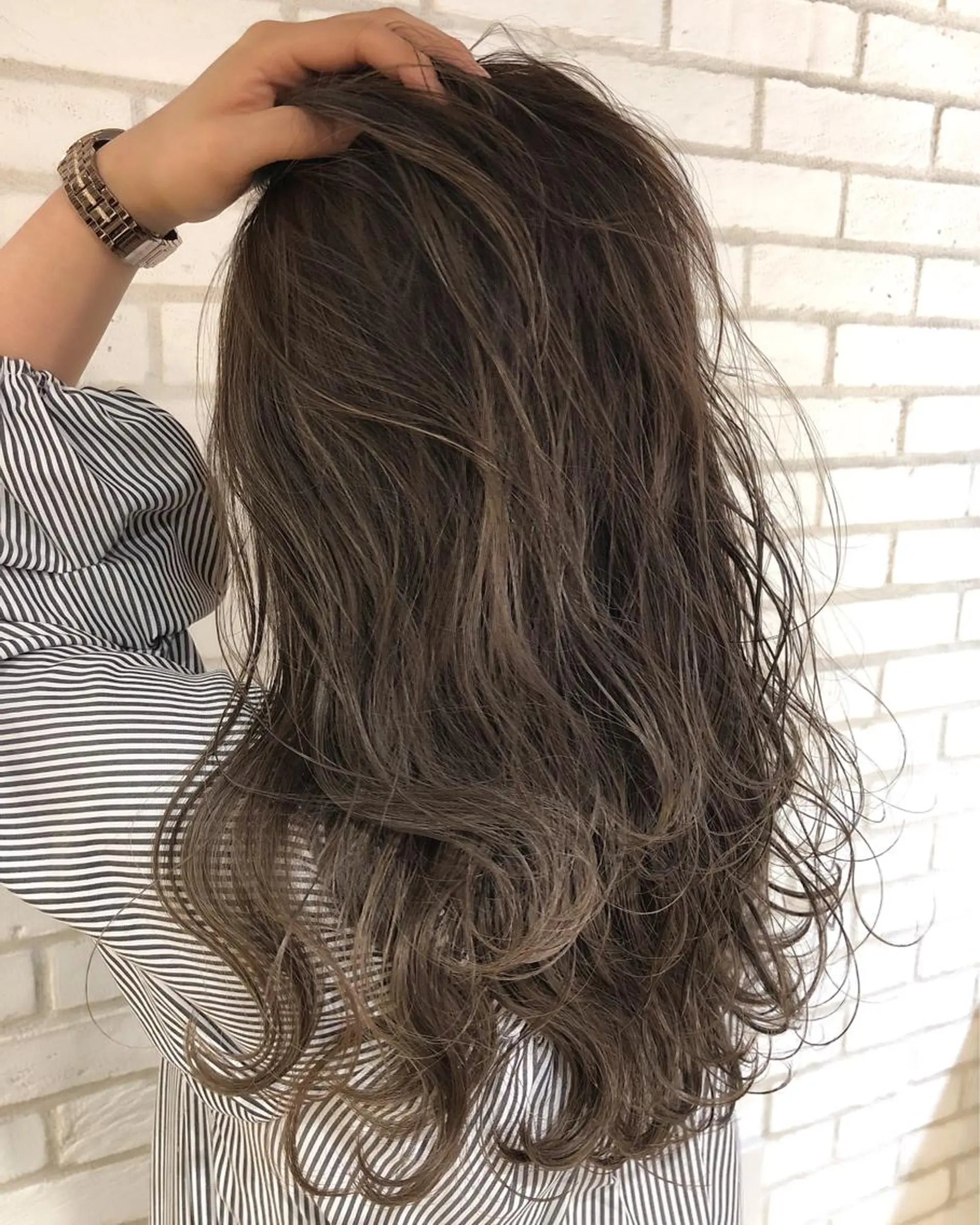 カラー ハイライトカラー she2.shinjuku所属・takumi Hのヘアスタイル