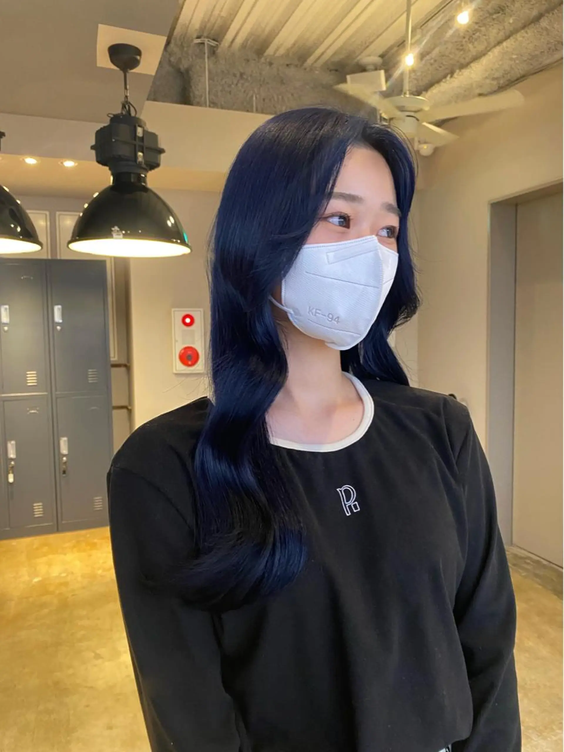 ロング カラー ブリーチ ブルーカラー ネイビーカラー シルバー ブリーチなし透明感 指名No1ナギサのヘアスタイル