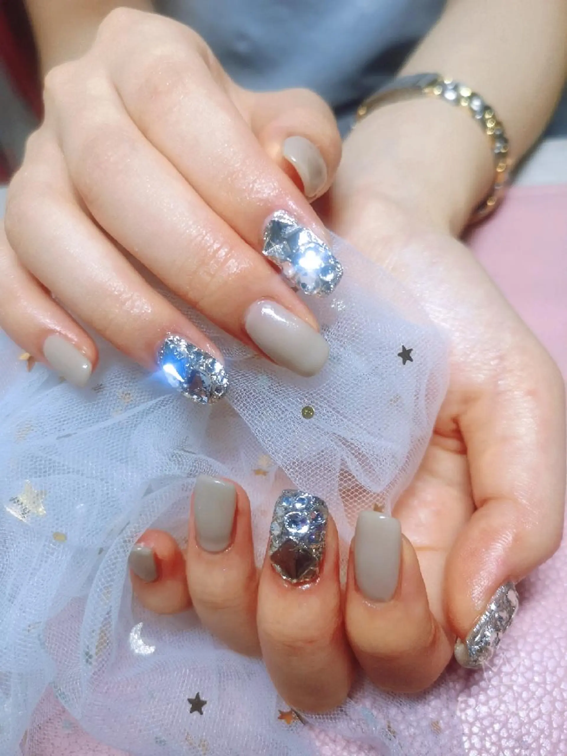 ネイル キラキラネイル ネイリストゆか💅 長さだし、深爪矯正のネイルデザイン