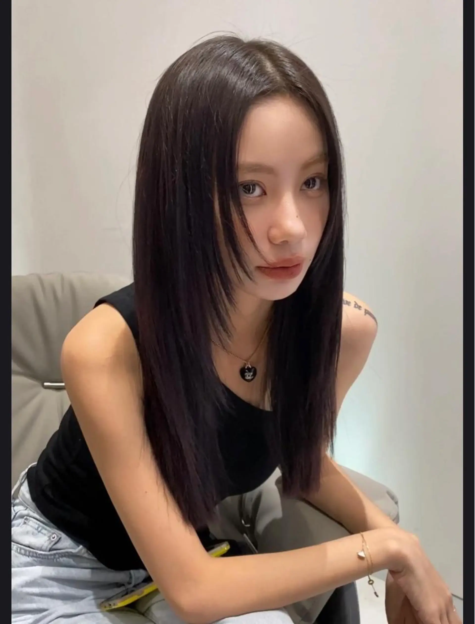 ロング カラー アディクシーカラー 黒髪 ブリーチ ブルーカラー ブルーブラック 🇨🇳ワンホンヘア 下田鉄也のヘアスタイル