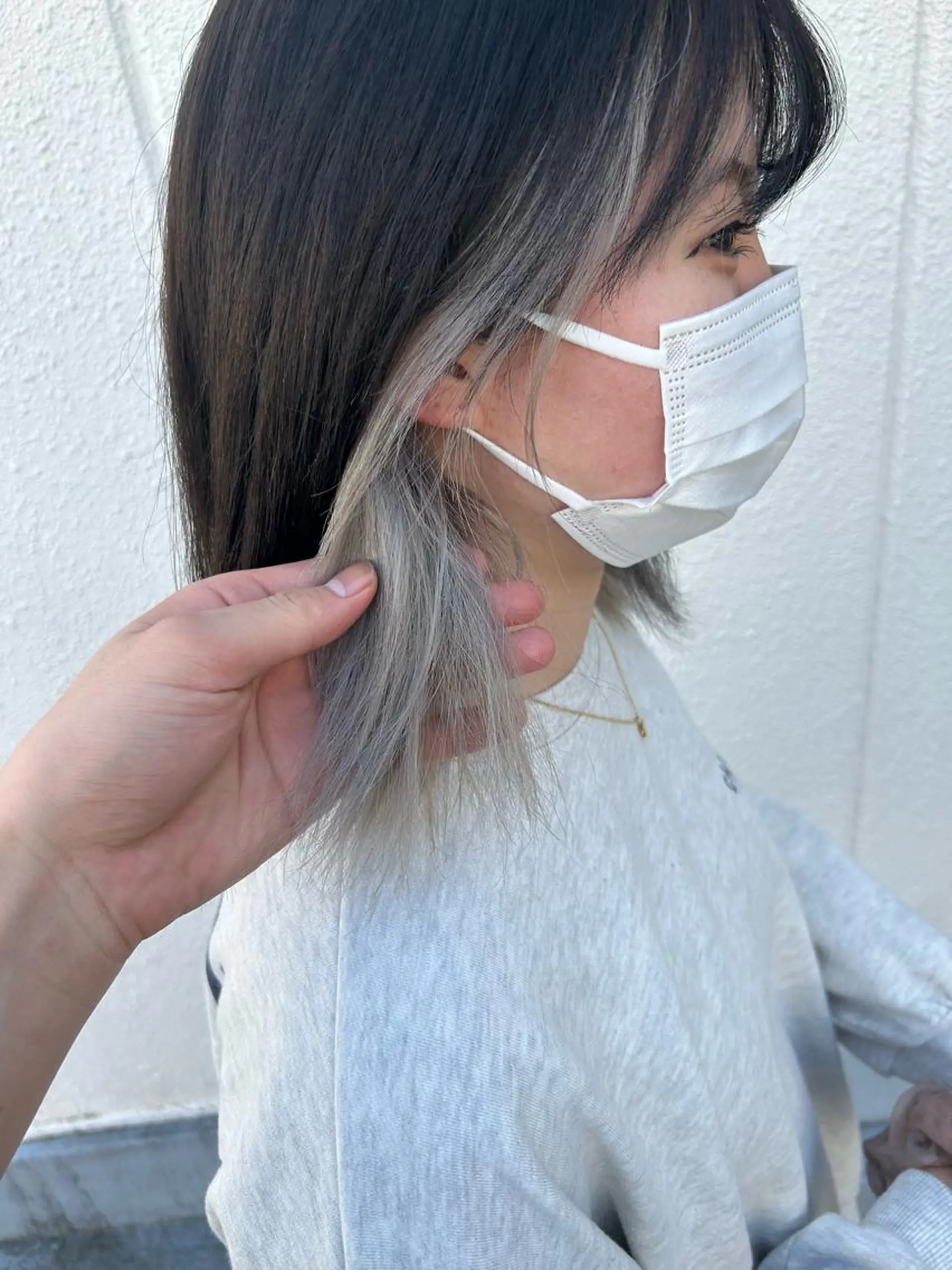 ミディアム カラー インナーカラー シルバー ホワイトシルバー カツキ/GARTE 代官山のヘアスタイル