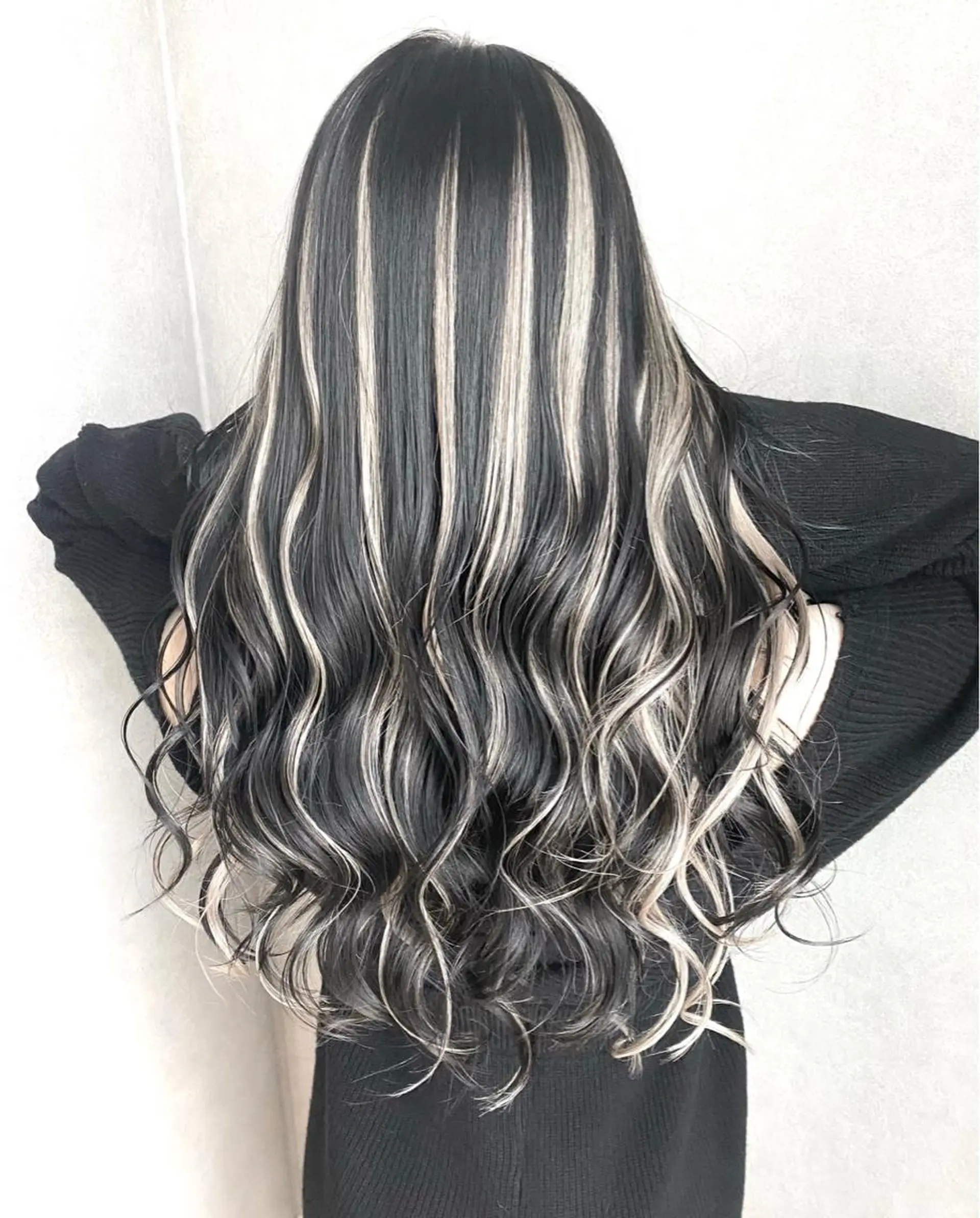 ロング カラー シールエクステ アディクシーカラー バレイヤージュ ブリーチ ケアブリーチ ヘアカラー シール、 ハネエクステのヘアスタイル