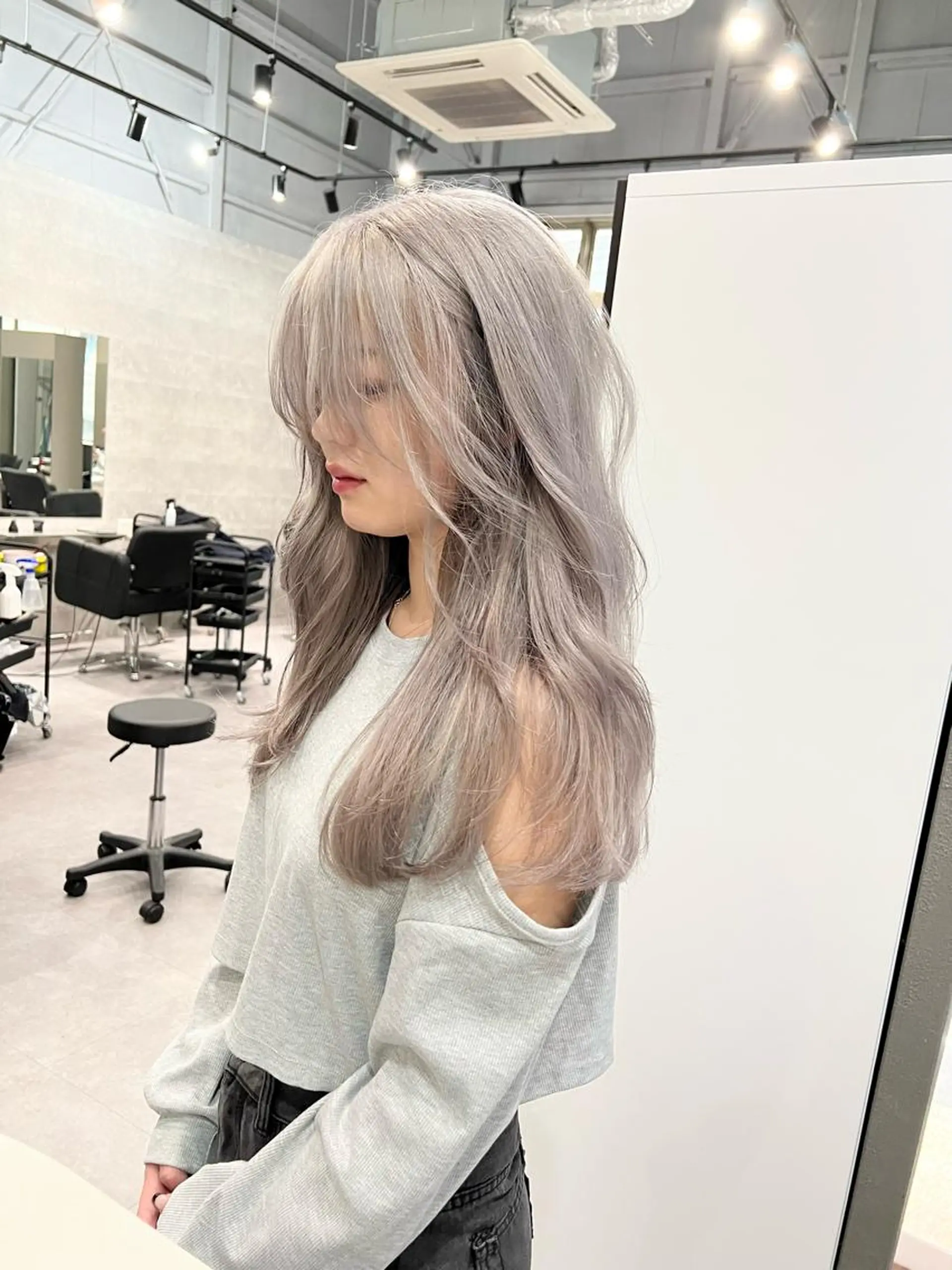 ロング カラー バレイヤージュ ブリーチ 抜きっぱなしブロンド ブロンド ケアブリーチ Via officialのヘアスタイル