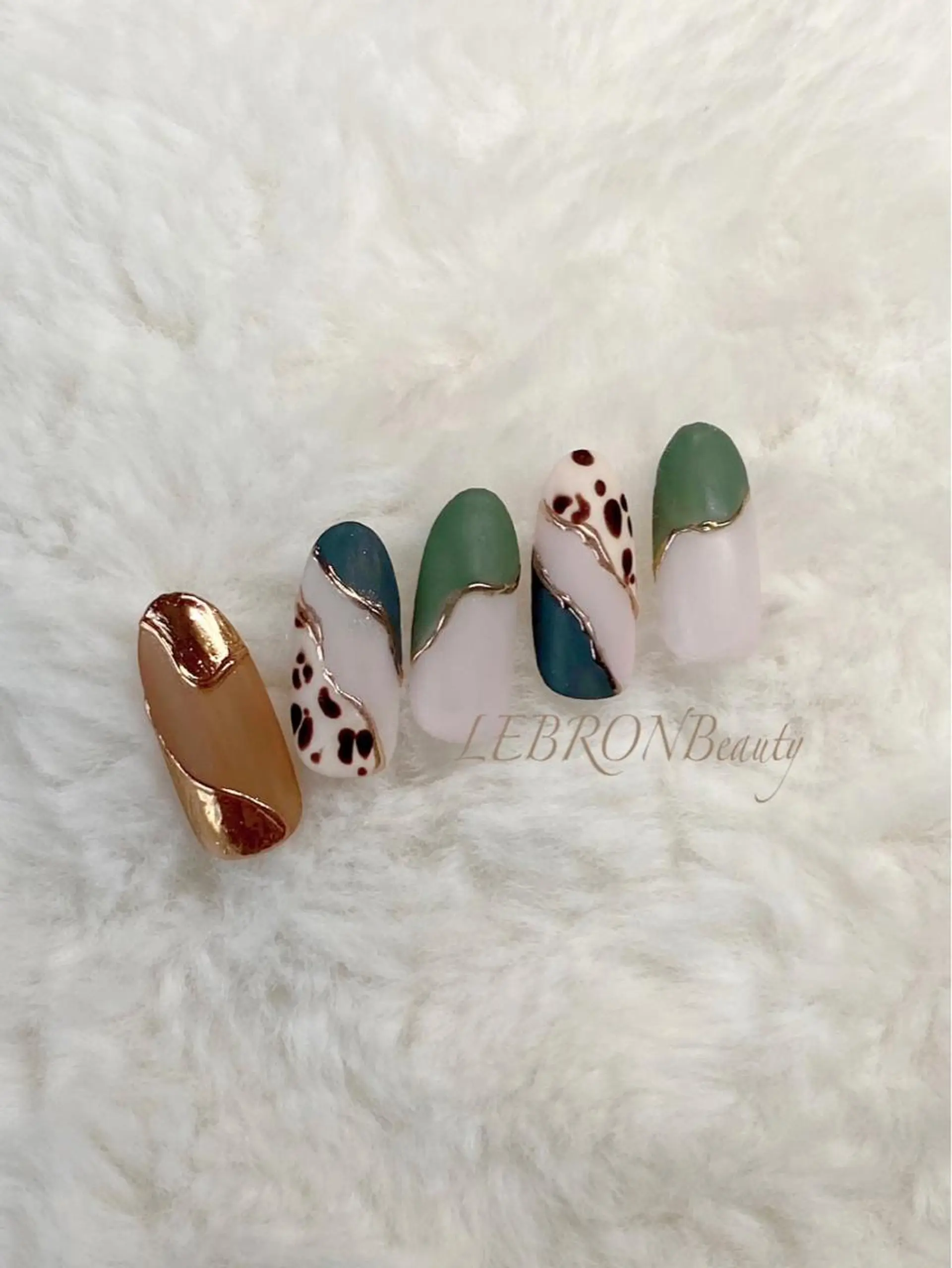 ネイル LEBRON Beautyのマツエク・マツパデザイン