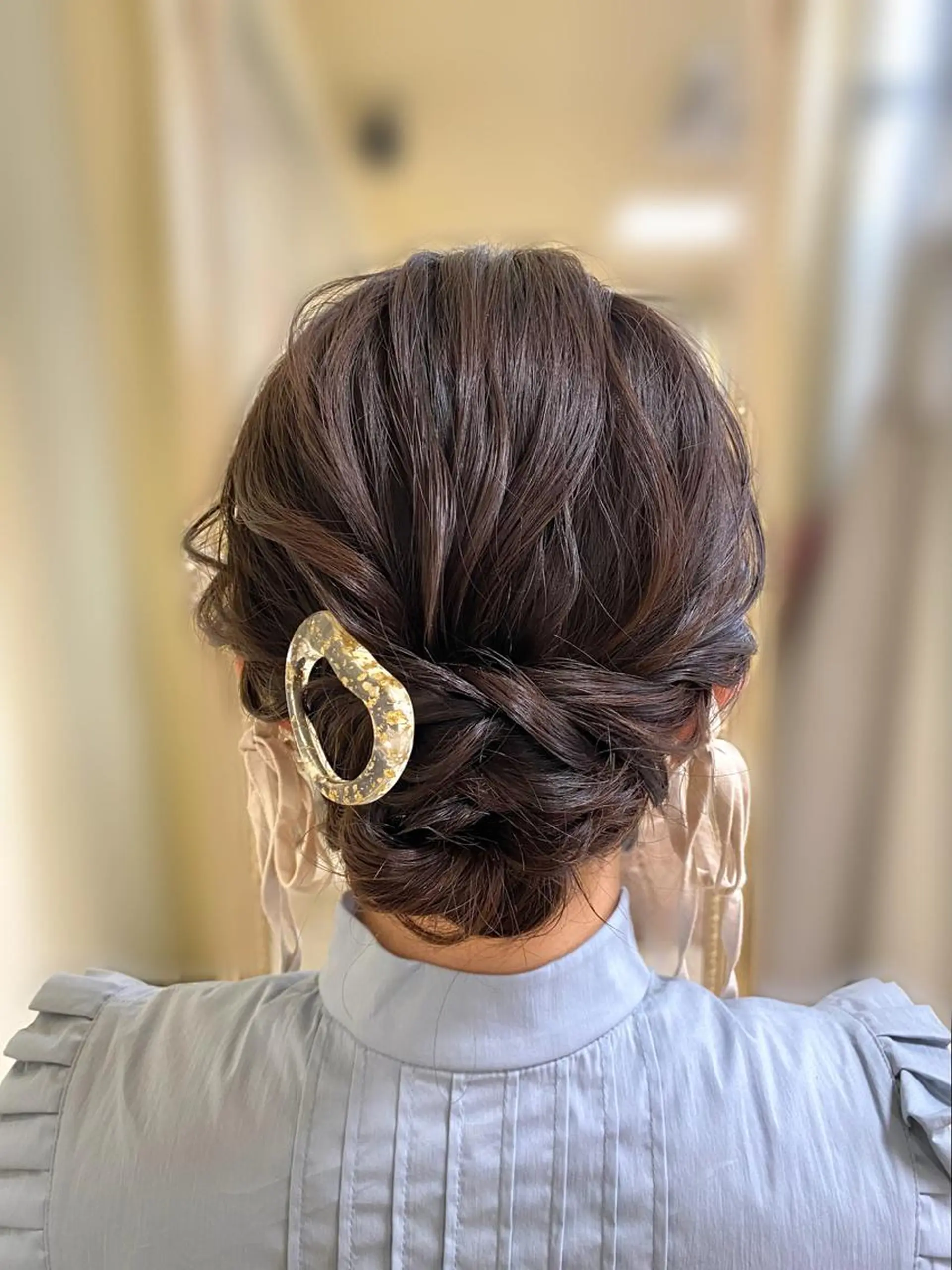 セミロング ヘアアレンジ ライト写真場所属・タニモト ユイのヘアスタイル