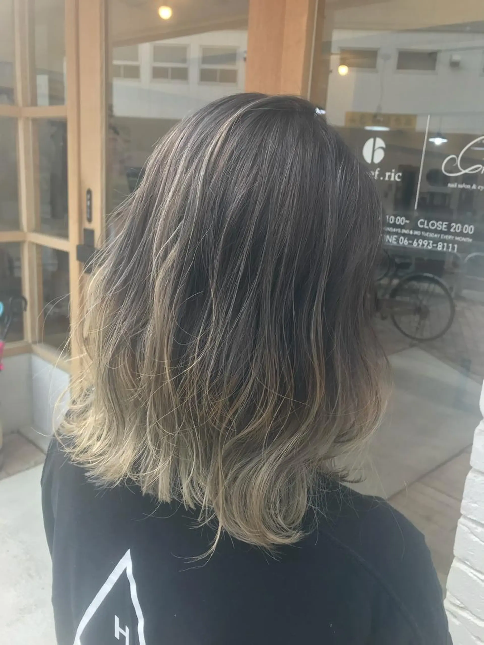 ミディアム カラー U-AMBOISE ユーアンボワーズのヘアスタイル