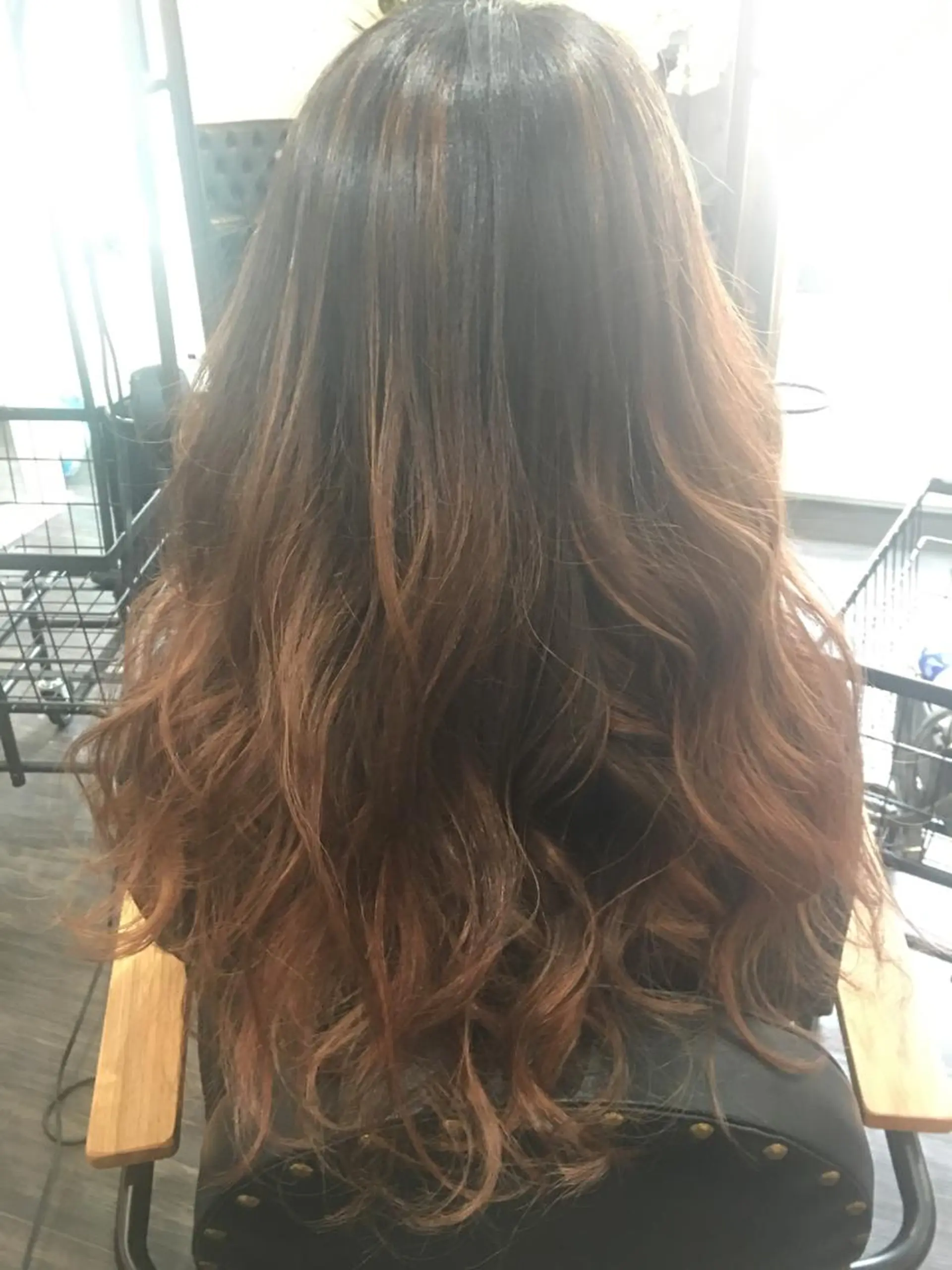 ロング カラー 鶴見 和美のヘアスタイル