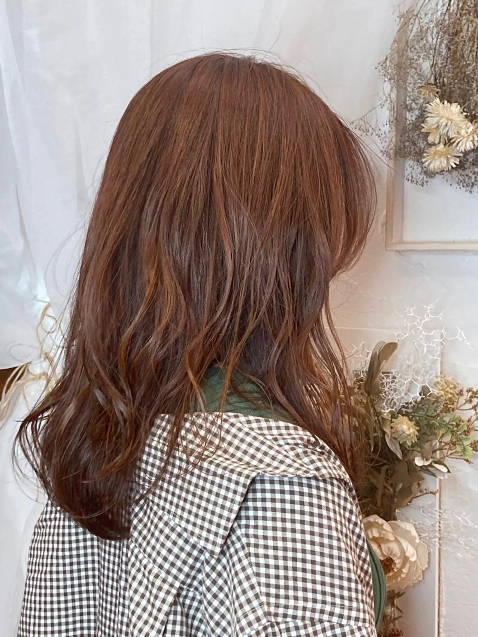 ロング カラー パーマ ヘアアレンジ ハイライトカラー オレンジ ハイライト Agu hair mieux宮崎大塚店所属・デザインカラー✨ 日高桃佳のヘアスタイル