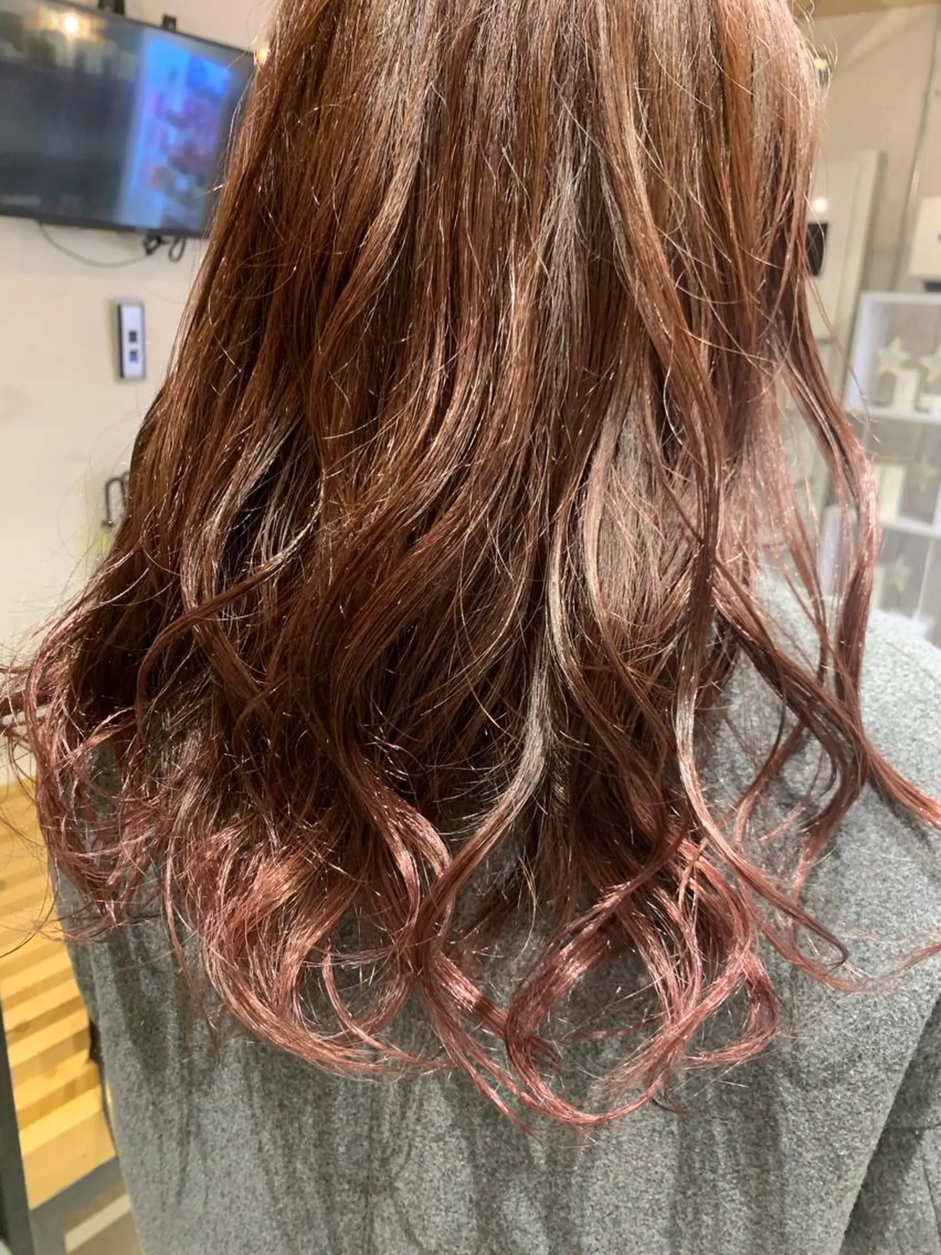 セミロング カラー グラデーションカラー ピンクカラー ヘアカラー トリートメント LUXBE LUCE那覇イオン店所属・LUXBE LUCEのヘアスタイル