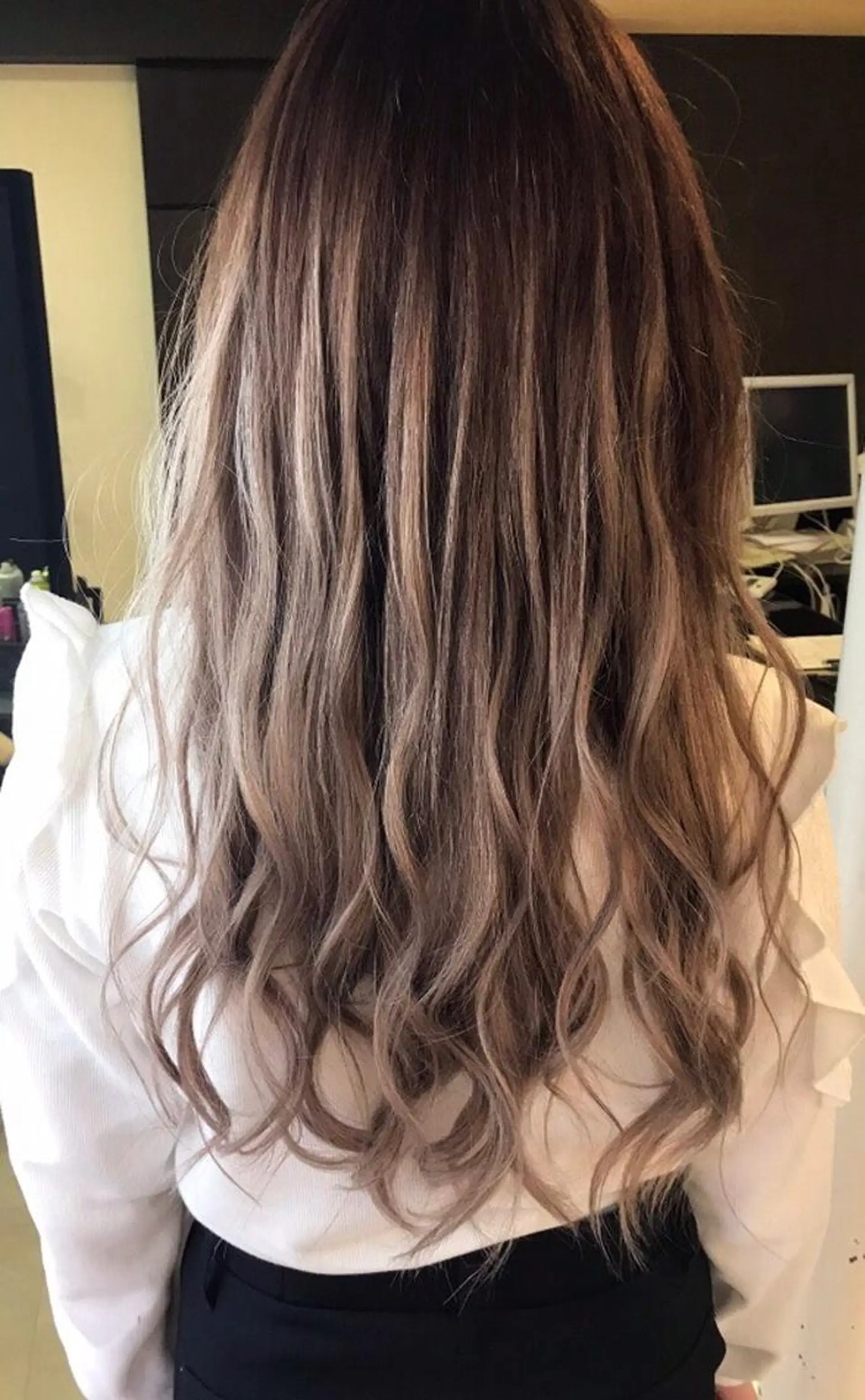 ロング カット ヘアカラー エクステ カラコレなんば店所属・カラコレなんば TOPstylistのヘアスタイル