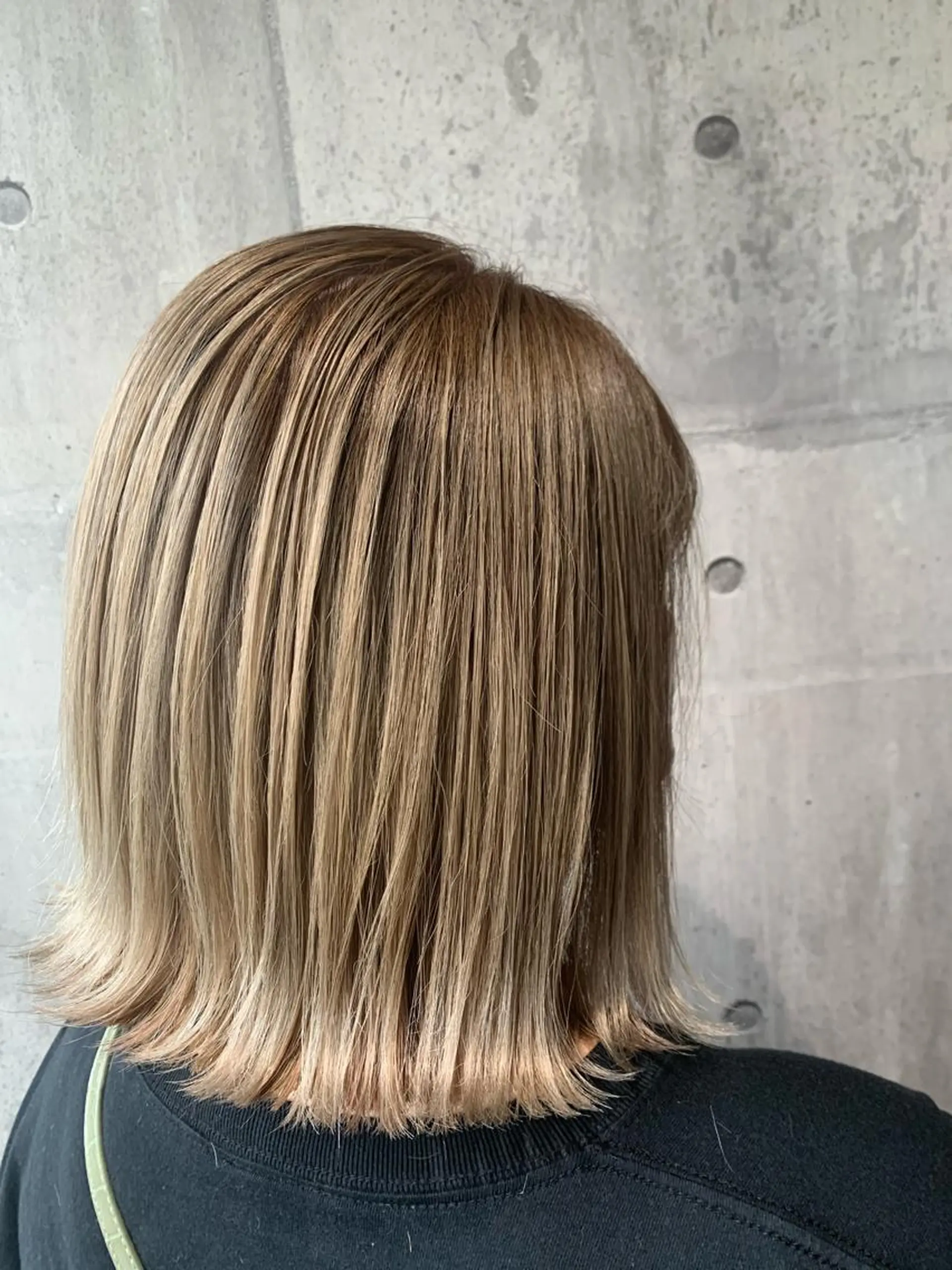 ミディアム カラー ベージュカラー mimiiy梅田 中崎町ハイトーンのヘアスタイル