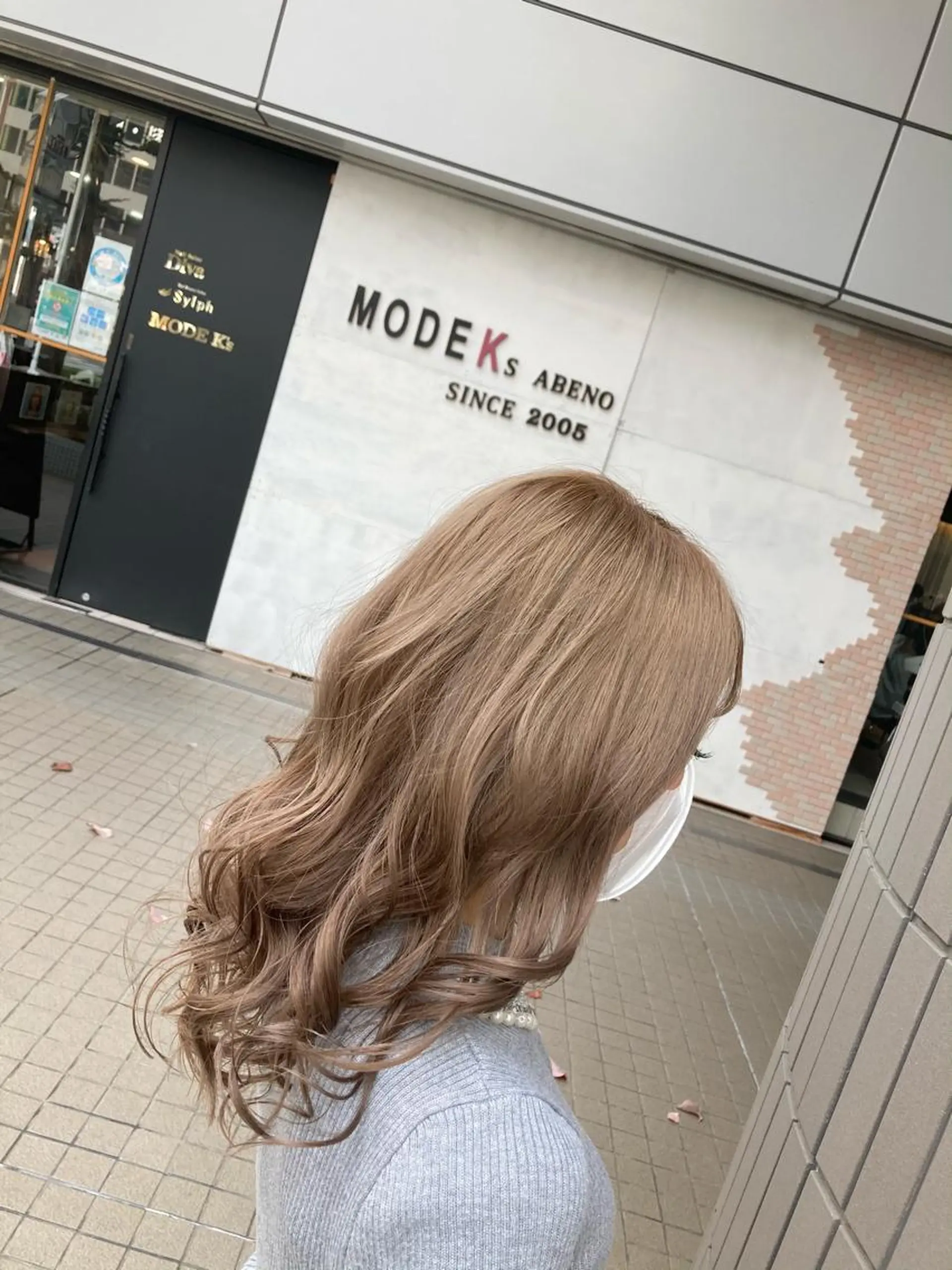 ミディアム カラー ベージュカラー ミルクティーベージュ カット ヘアカラー SHAFT Ieiriのヘアスタイル