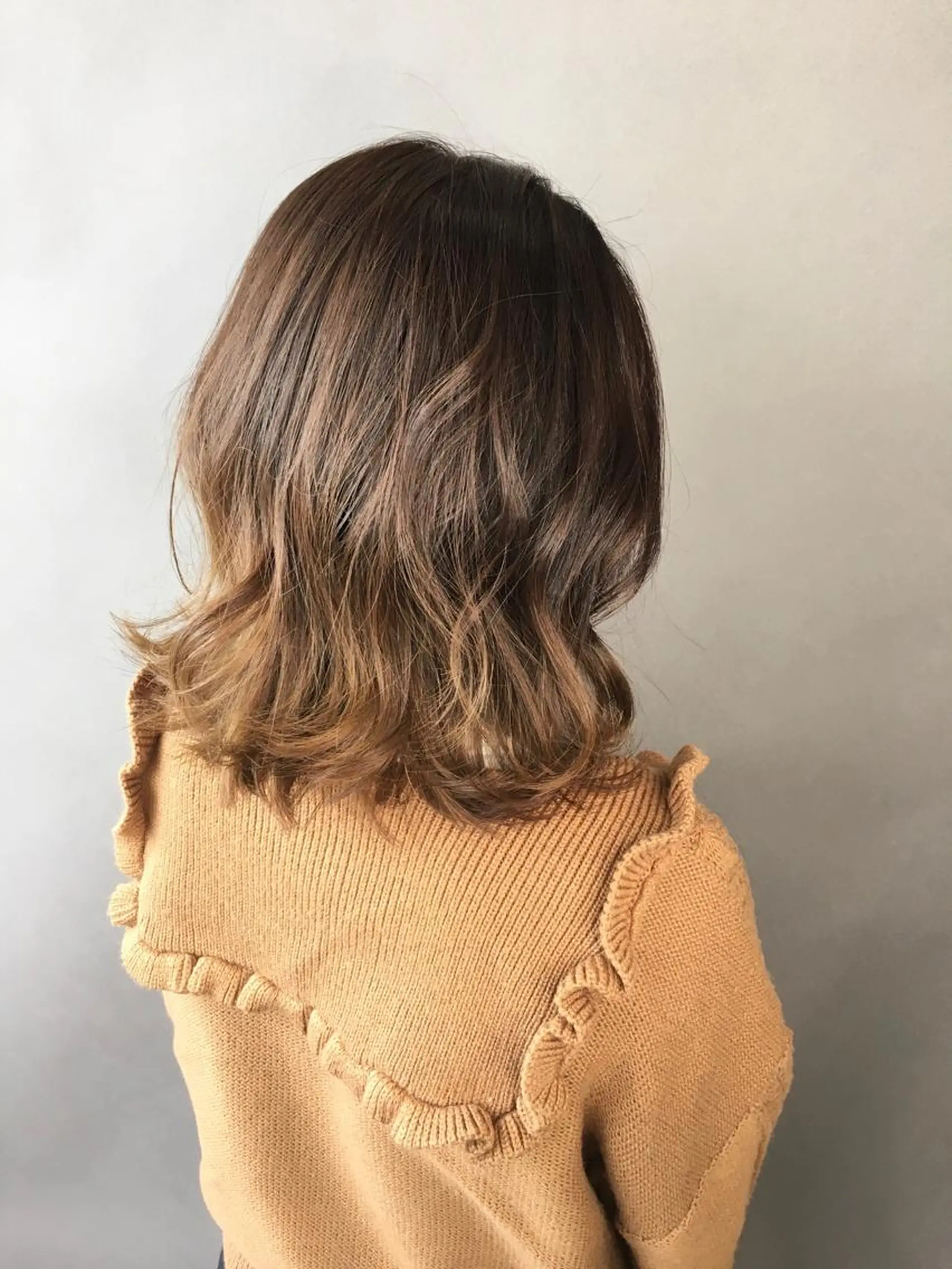 ミディアム 足立 磨咲のヘアスタイル