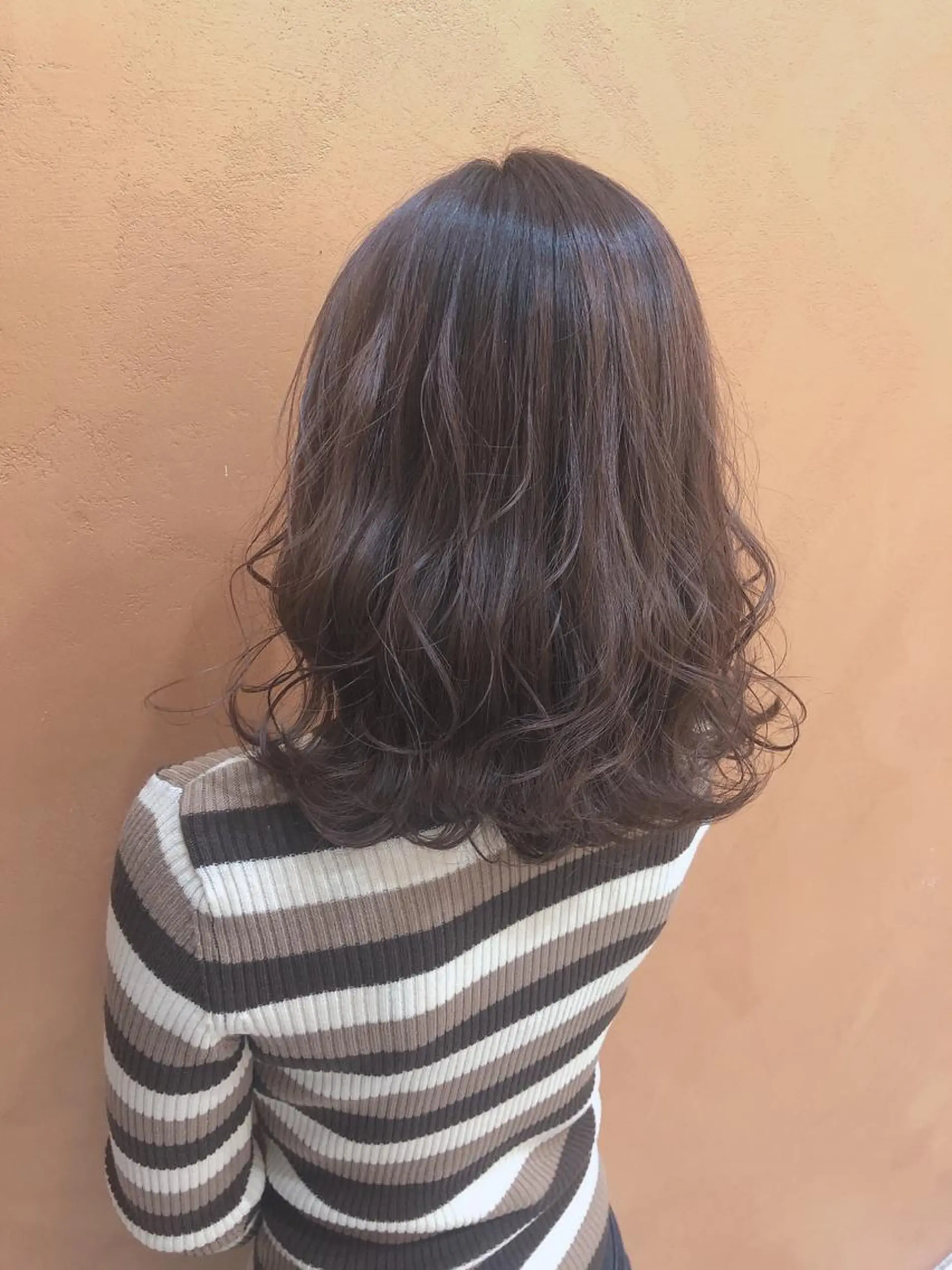 セミロング カラー 西 めぐみのヘアスタイル