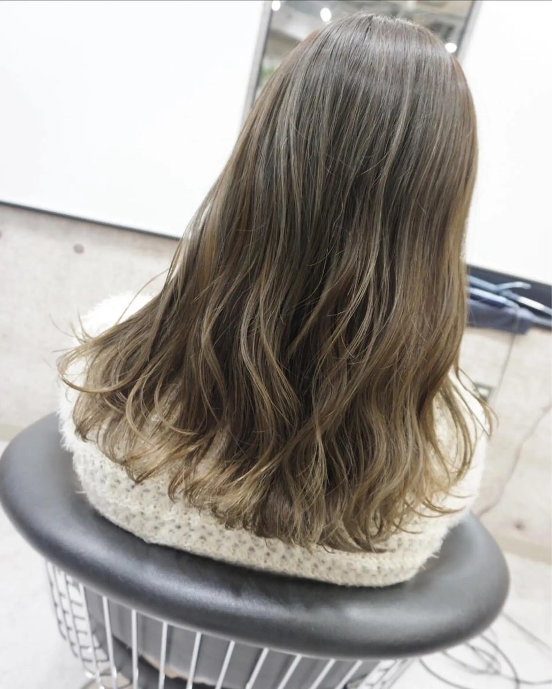 セミロング ハイライト カット ヘアカラー トリートメント hair teria ryu 大塚のヘアスタイル