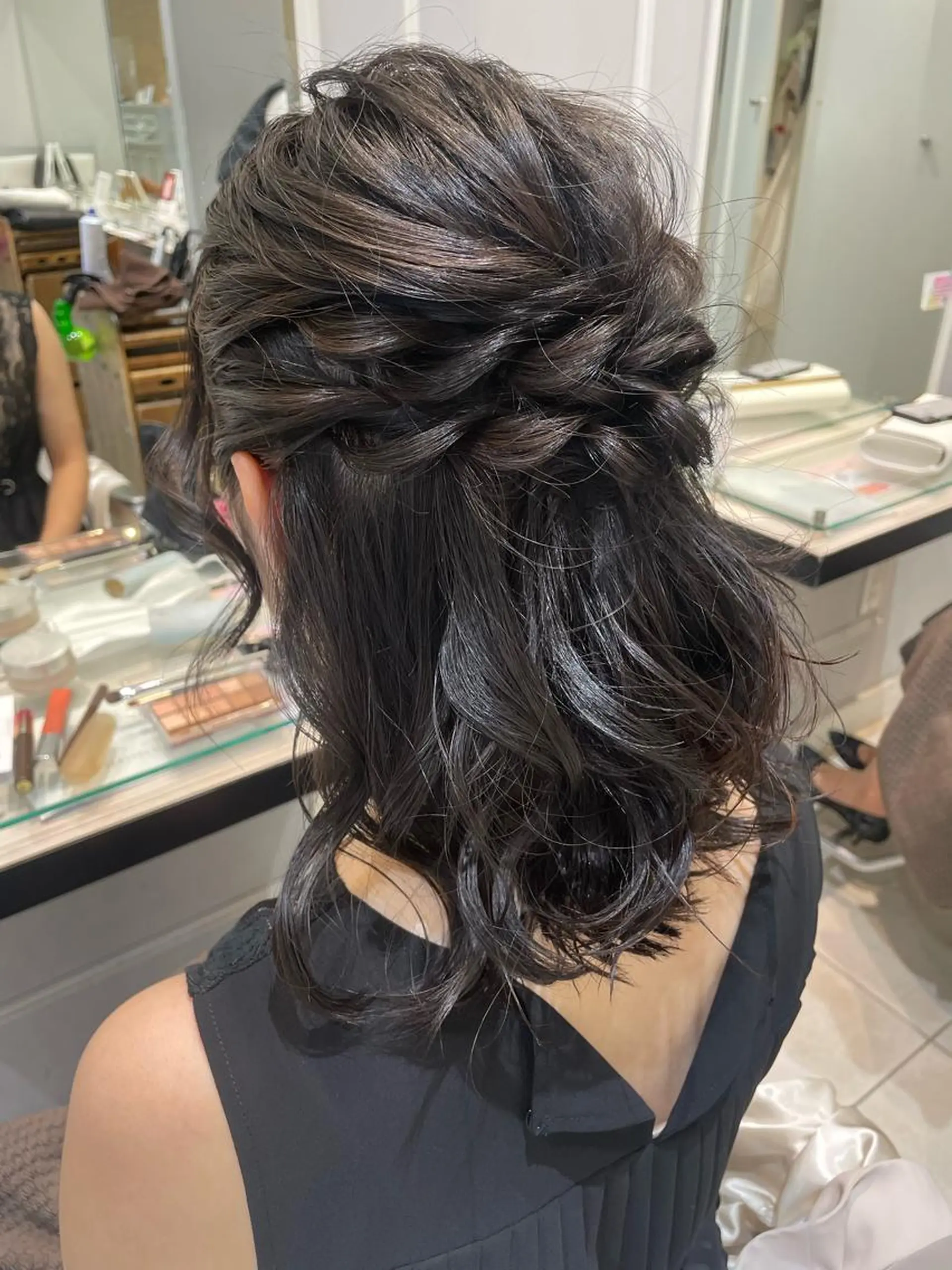 ミディアム ヘアアレンジ ハーフアップ 🦖鶴岡香純🦖 産休中のヘアスタイル