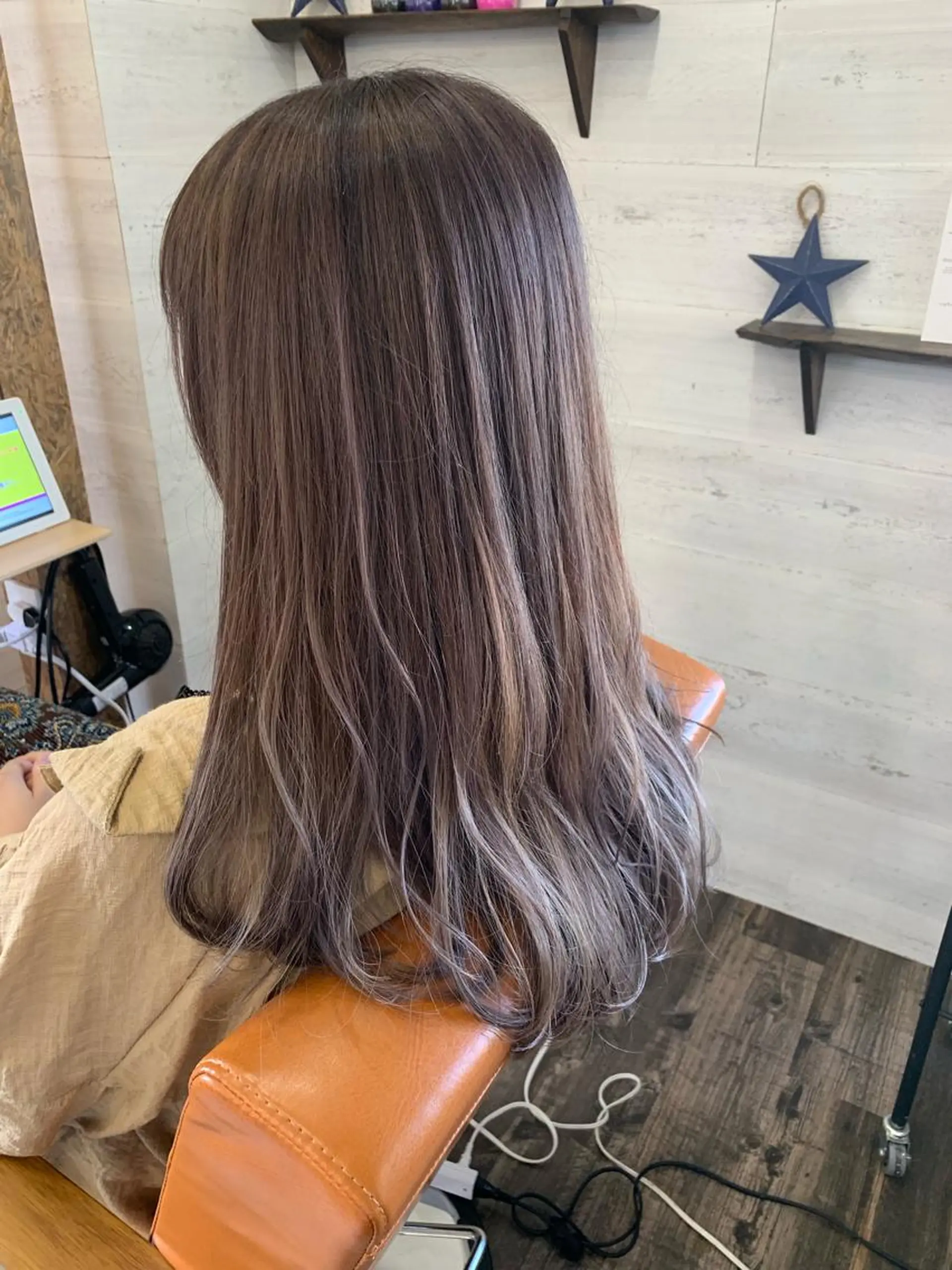 ロング カット ヘアカラー トリートメント natsu ナチュラルのヘアスタイル